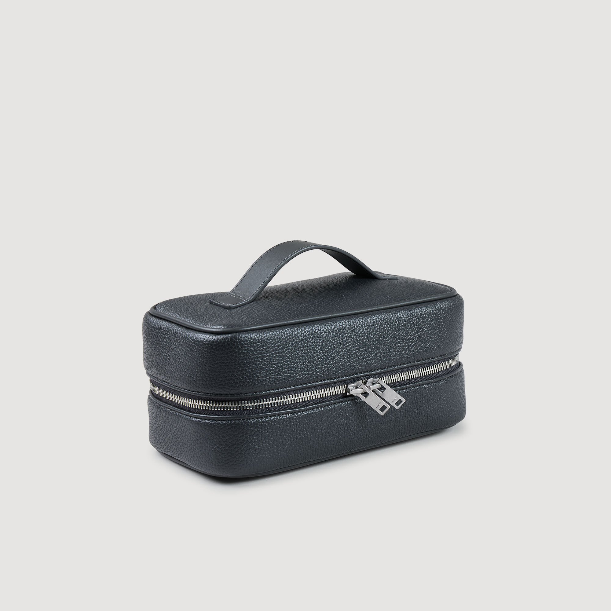 Toilet bag in grained fabric
