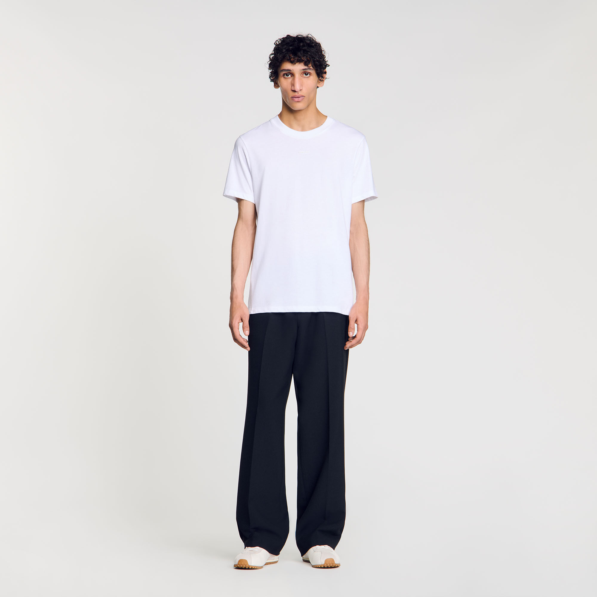 *人気* SANDRO ビーズ クロップド Tシャツ Cotton T-shirt with logo white / beige for Men | Sandro Paris
