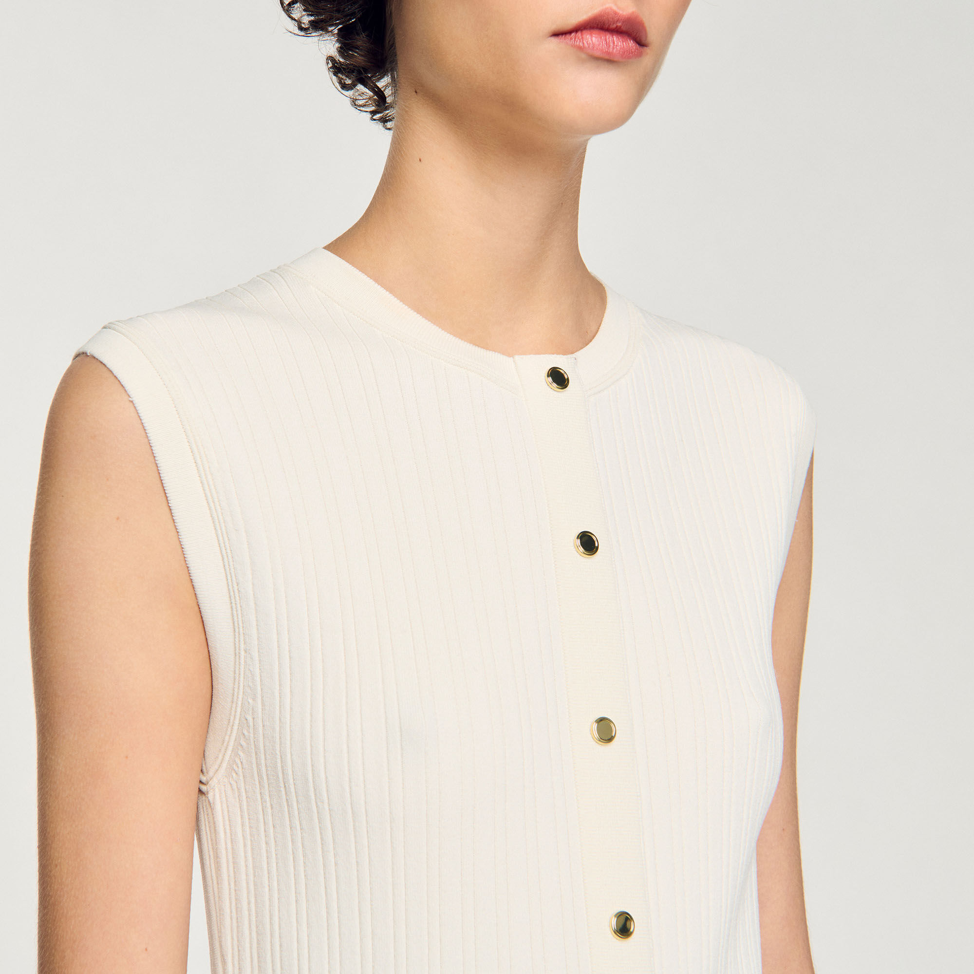 フランス発 Sandro ボタンがアクセント! ショート デニム ドレス Short dress with contrasting collar white / beige For Women