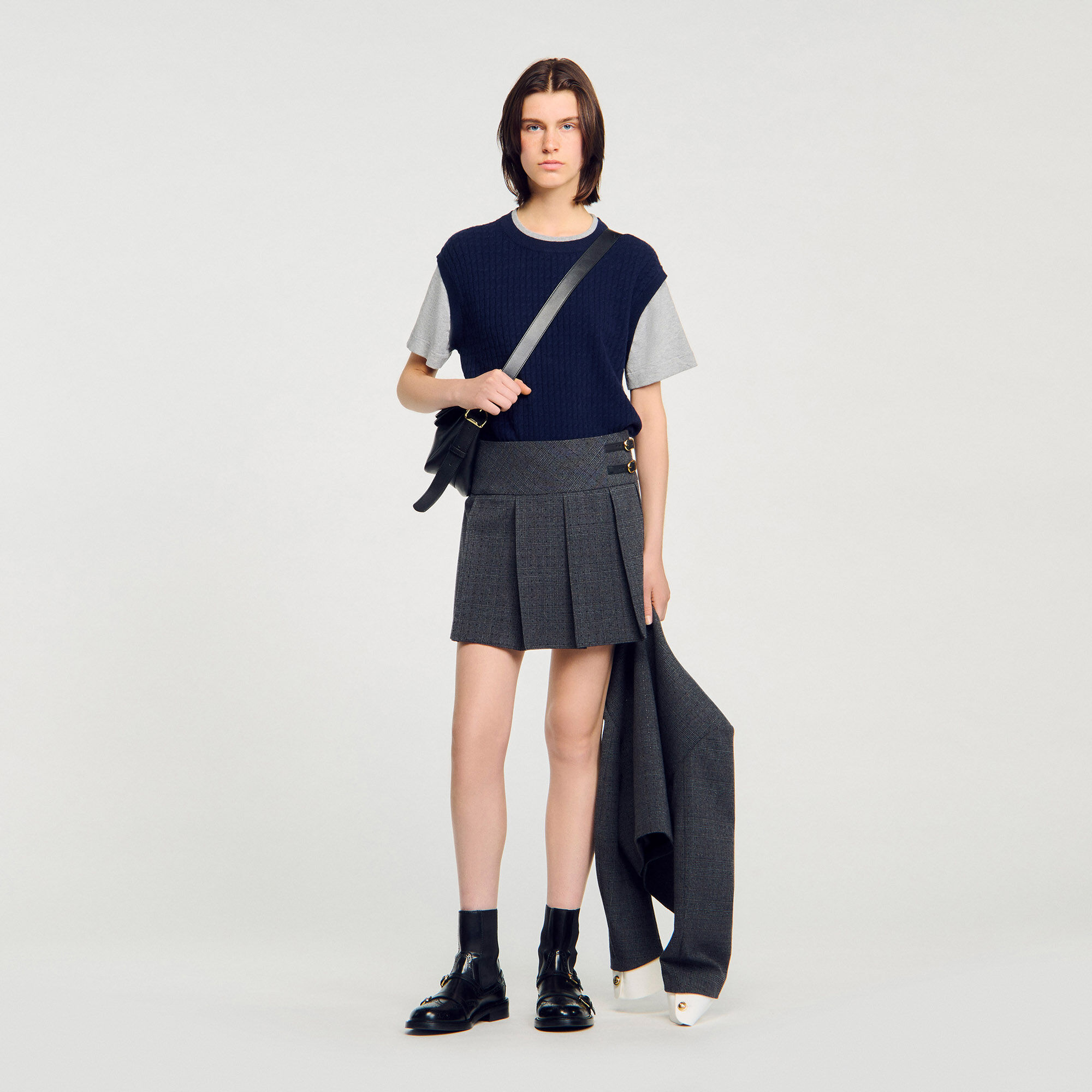 Dual-material knit jumper
