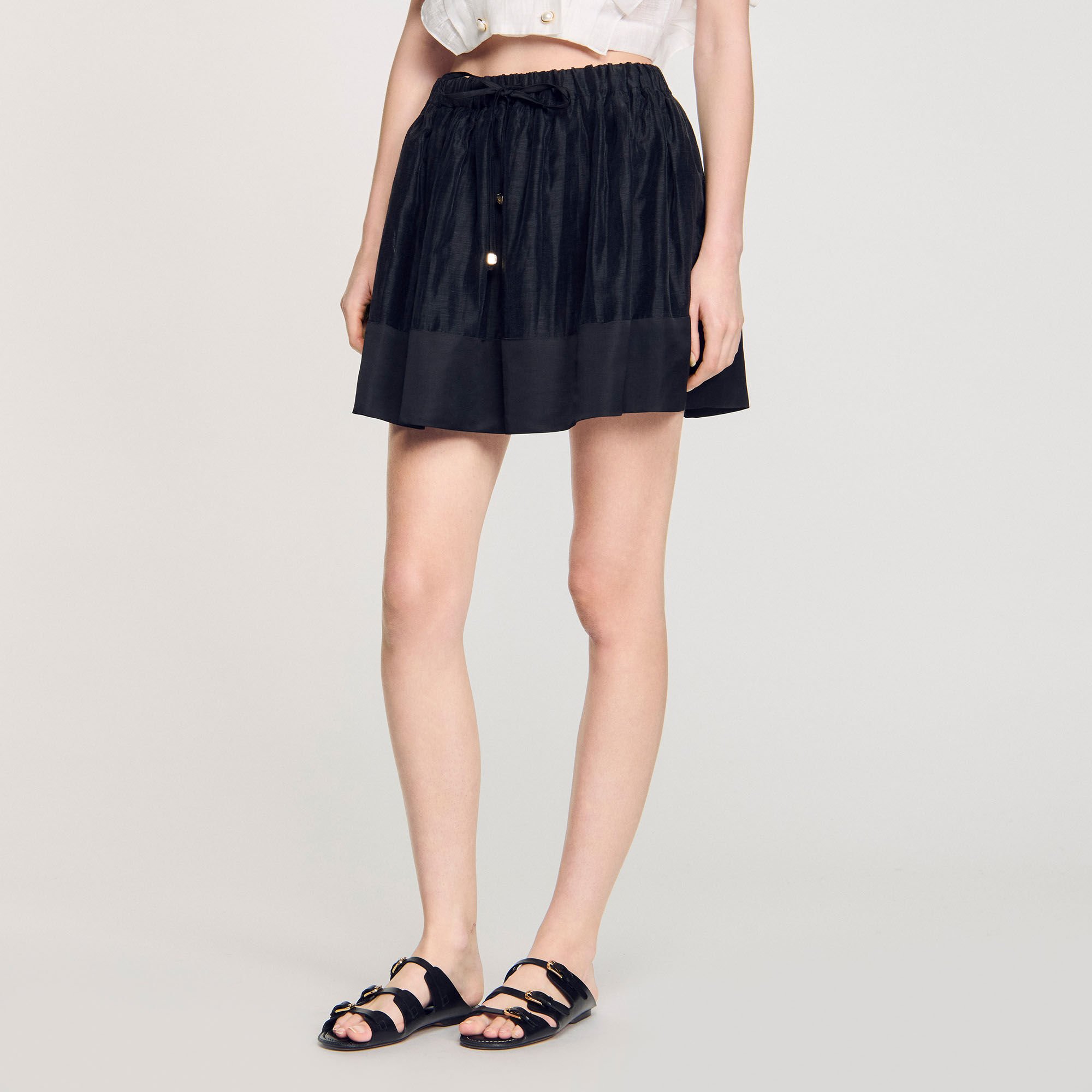 Short dual-material skirt