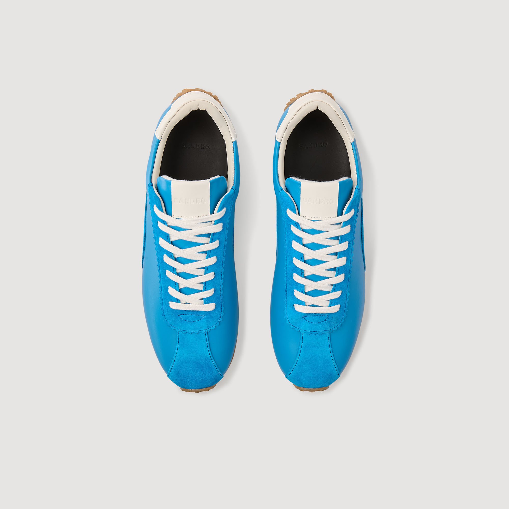 Low-top trainers