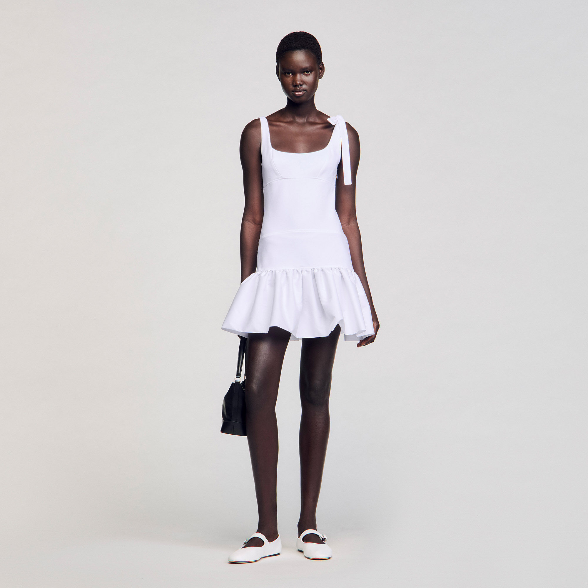特価/完売前に【sandro】Contrast-Collar Jersey Mini Dress Sandro Contrast-Collar Sleeveless Jersey Mini Dress in White