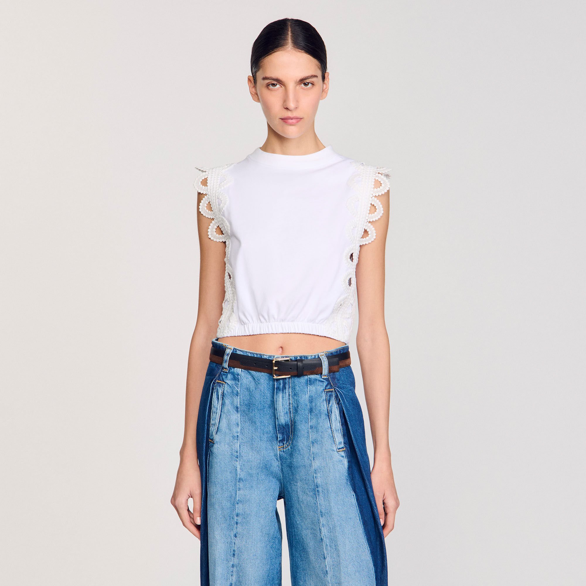 Cropped T-shirt with lace detail