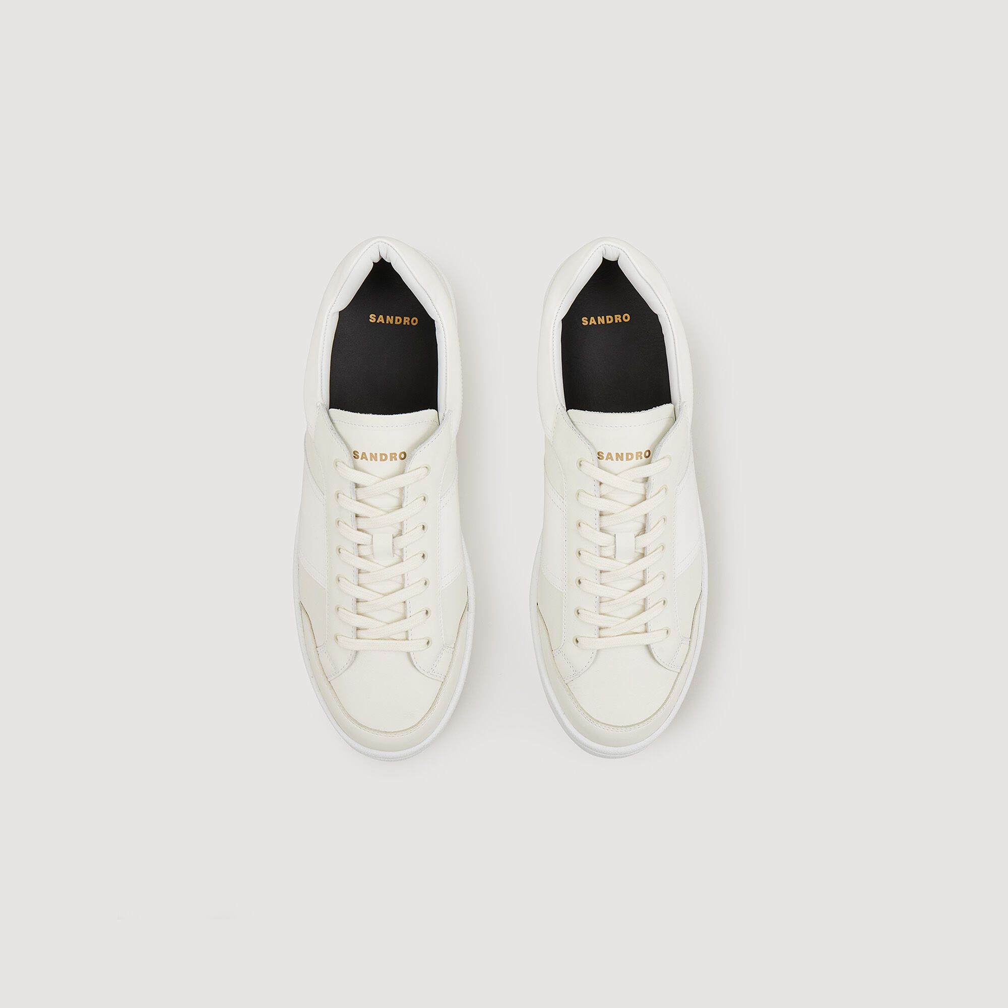 Low-top trainers