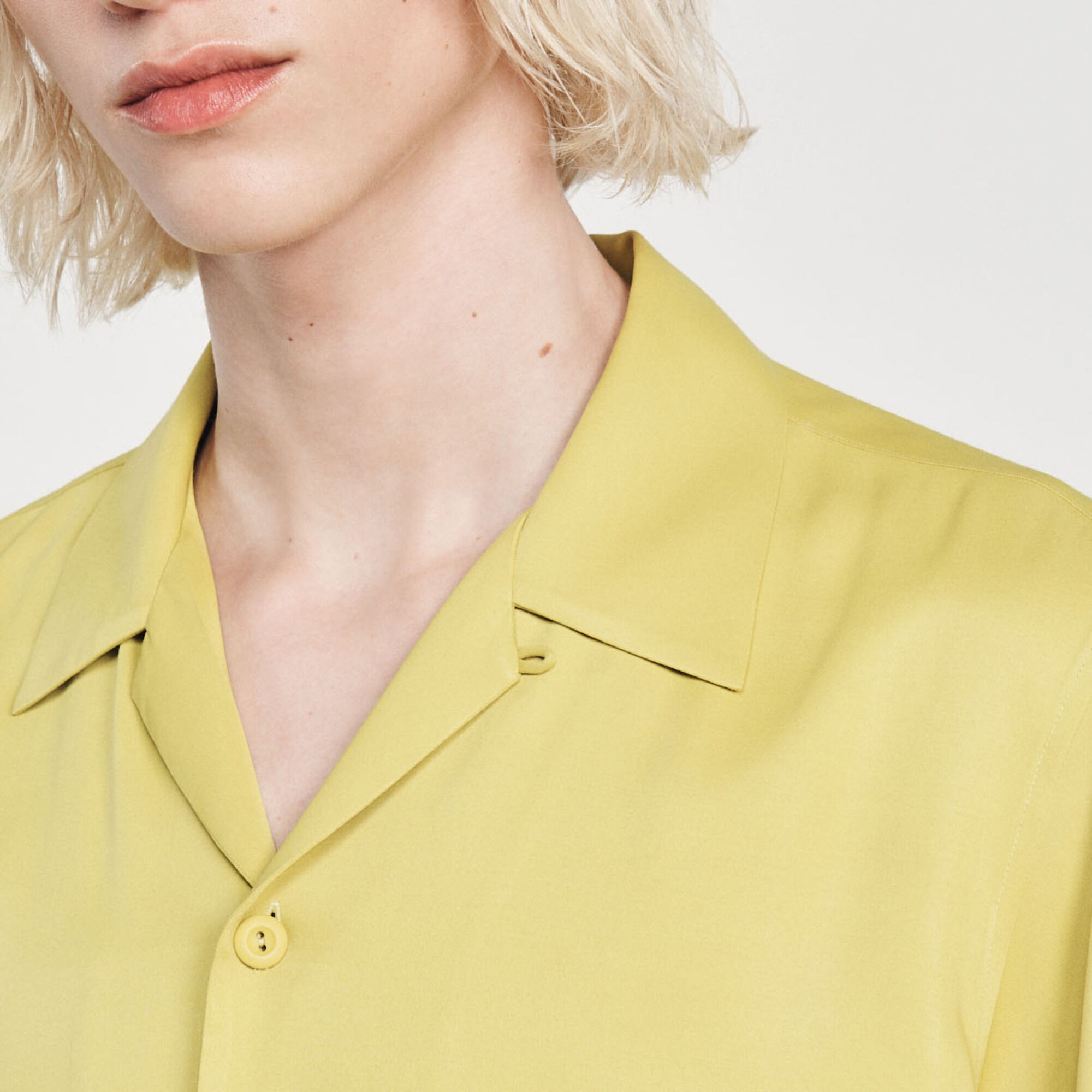Short-sleeved shirt
