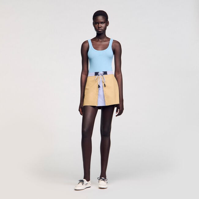 Short dual-material skirt