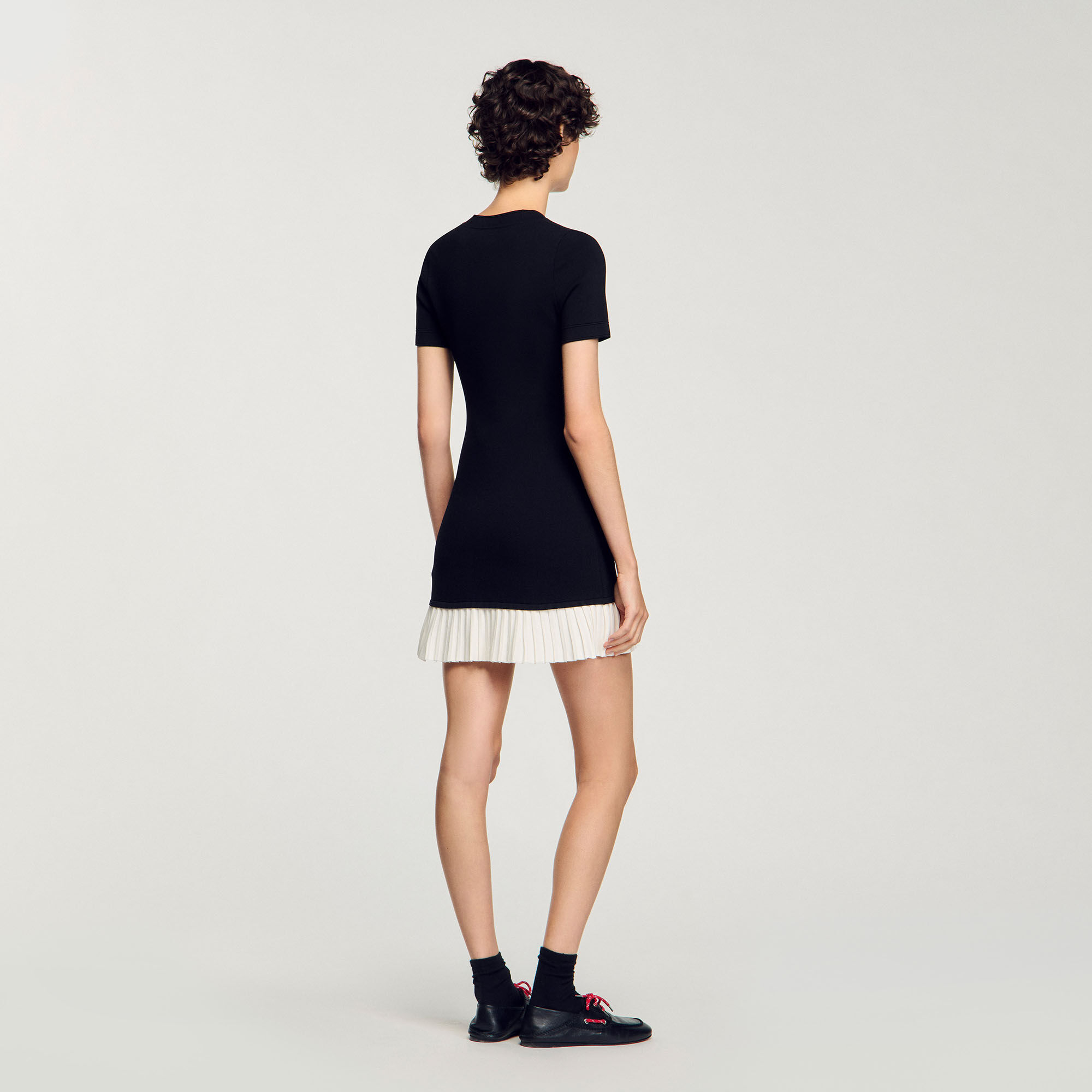 Short knit dress with ruffle