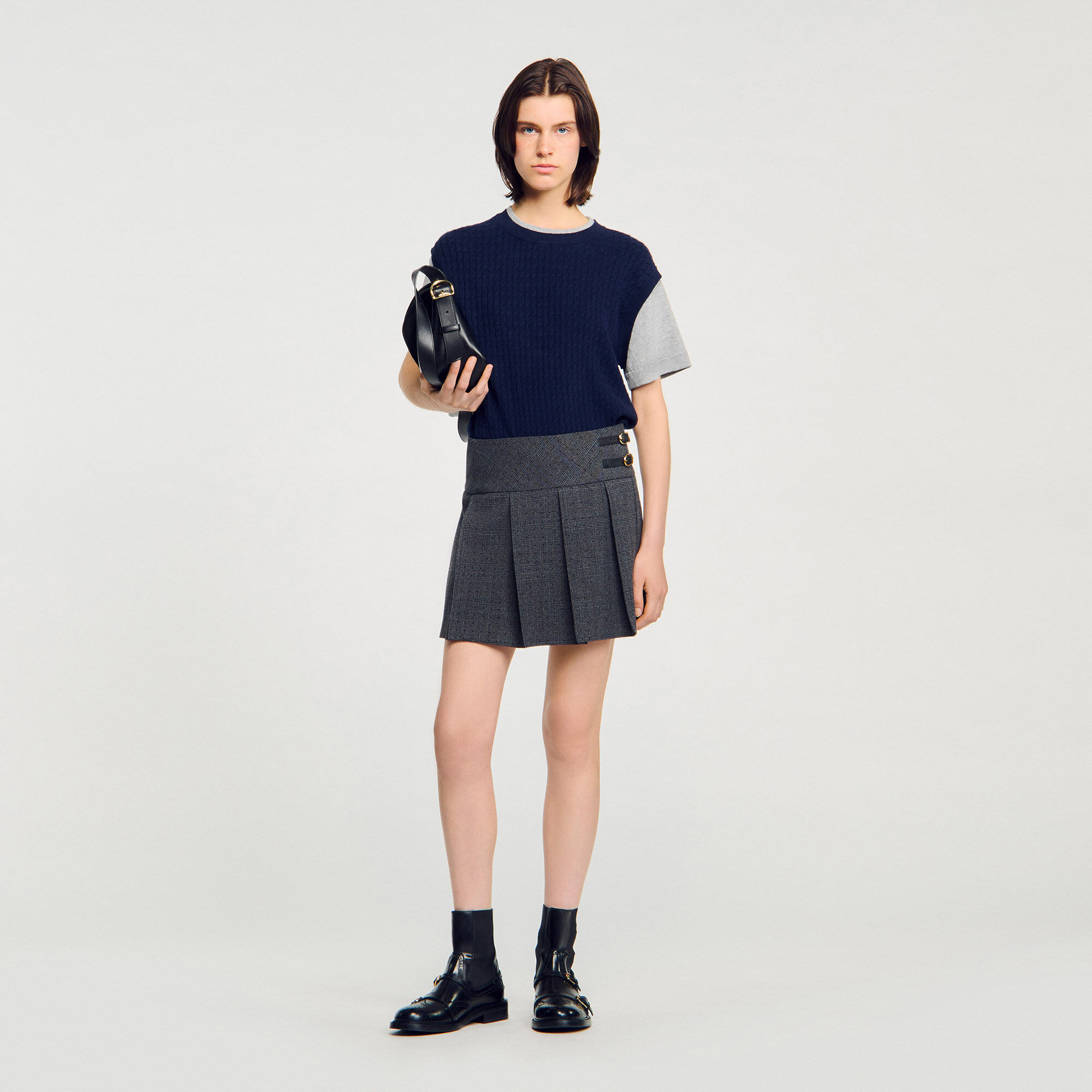 Dual-material knit jumper