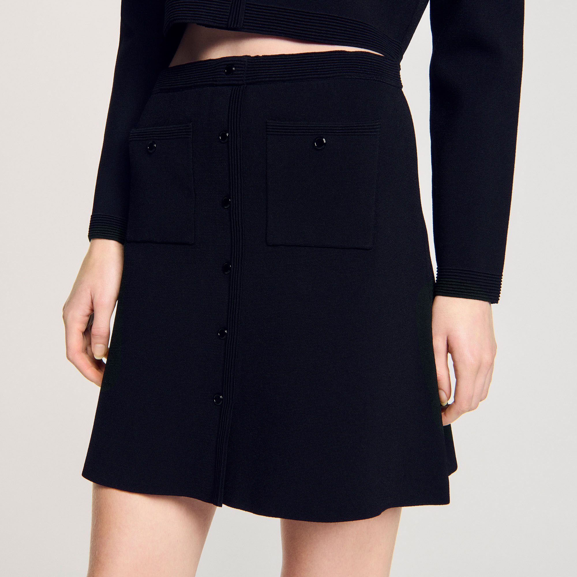 Short knit skirt