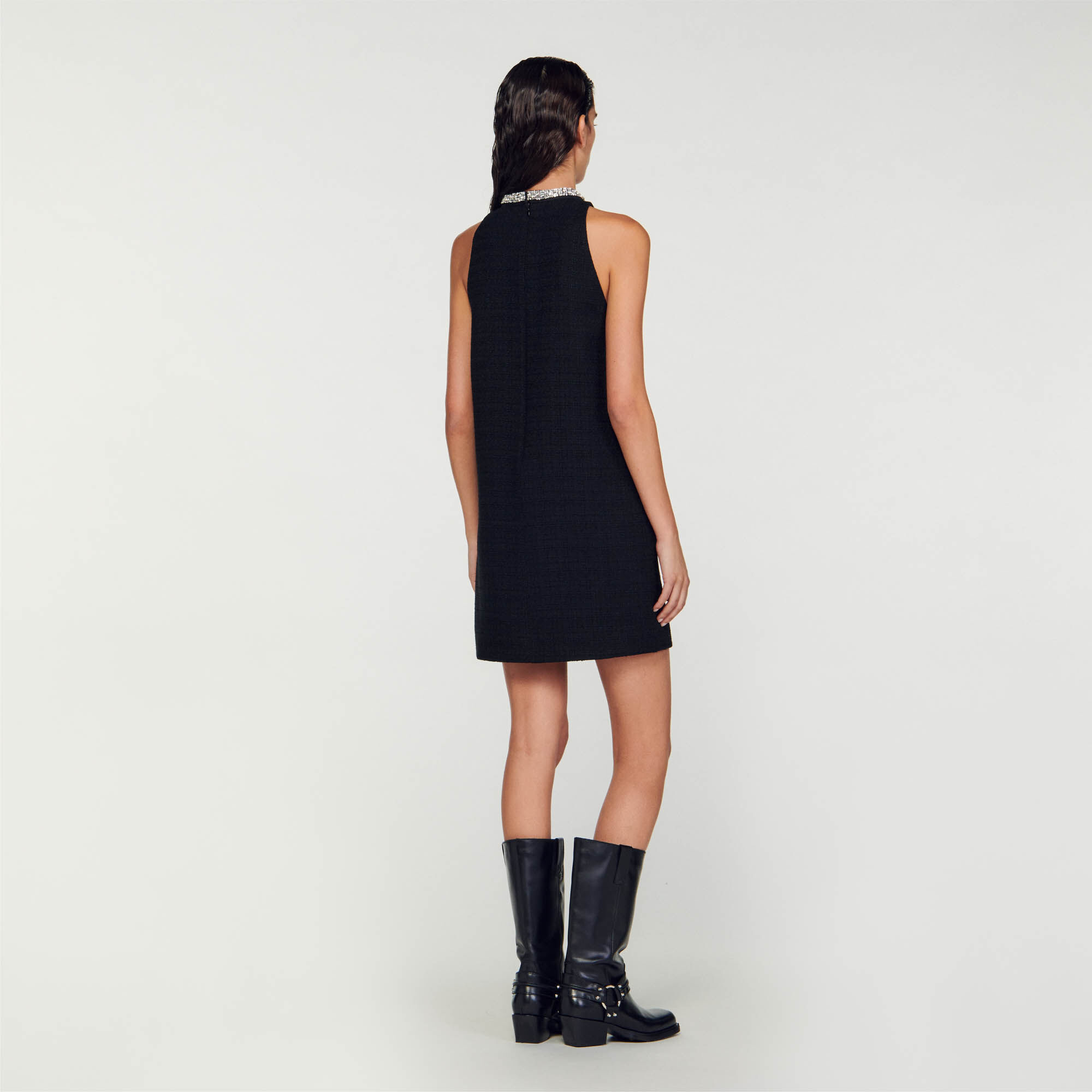 Dress with jewellery collar