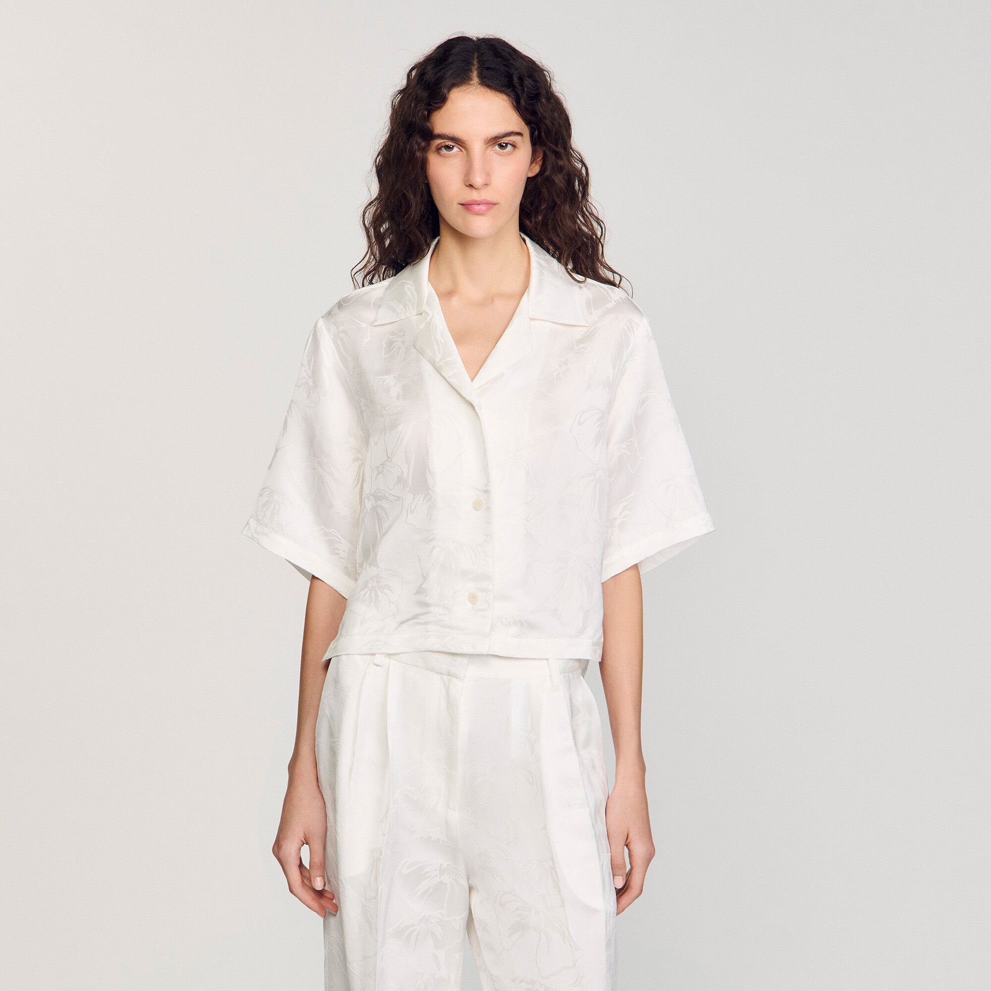 Cropped shirt with jacquard flowers