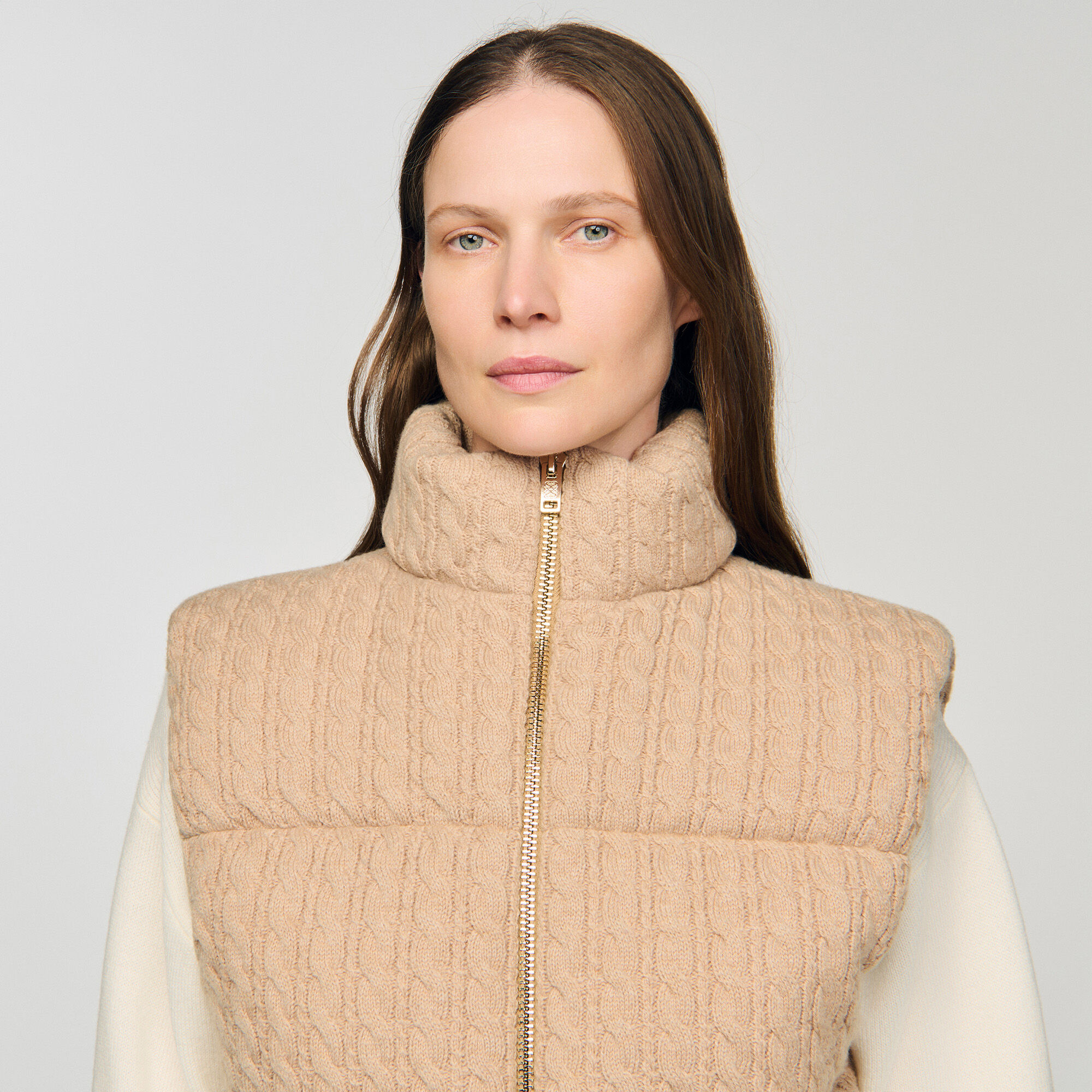 Short sleeveless wool puffer jacket