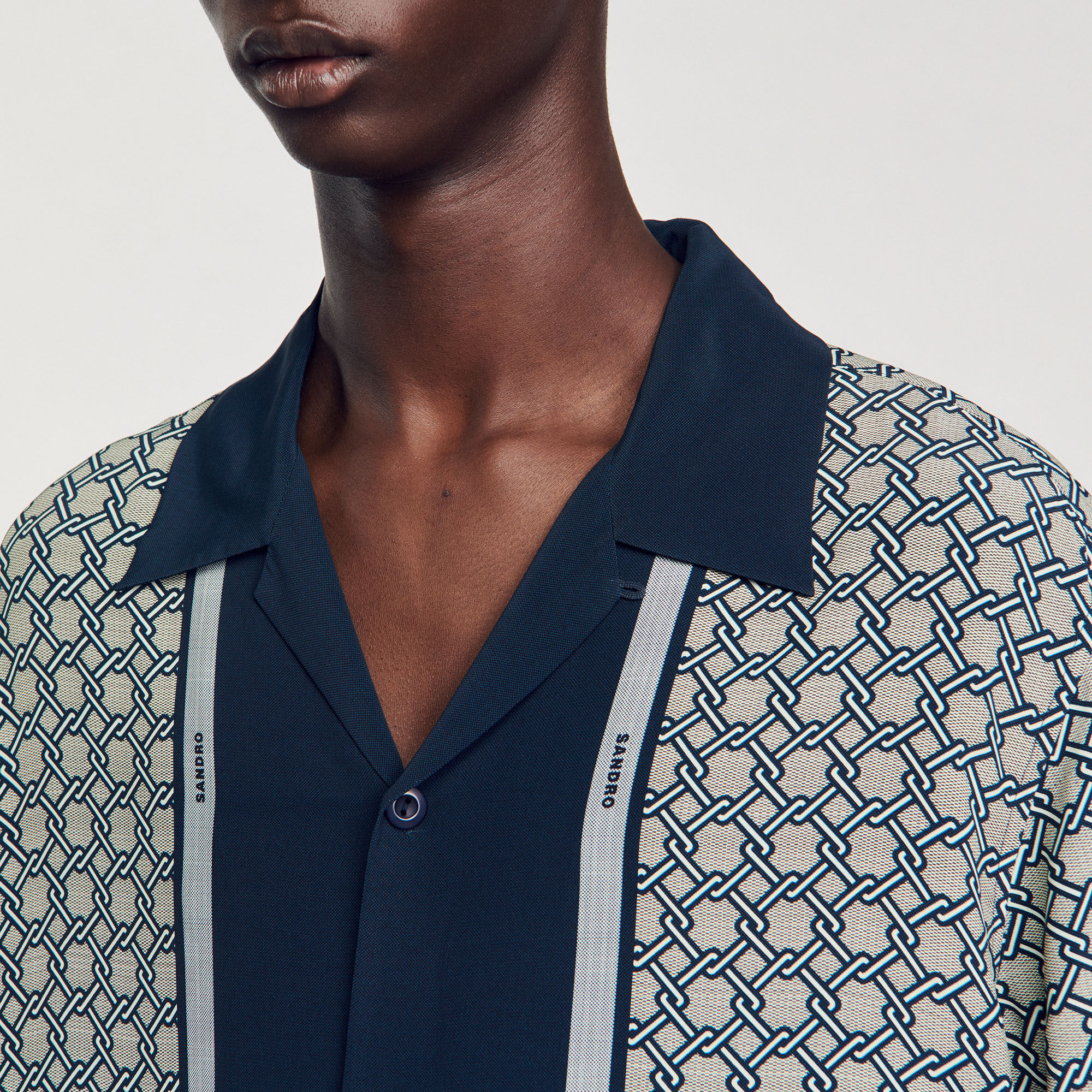 Short-sleeved patterned shirt