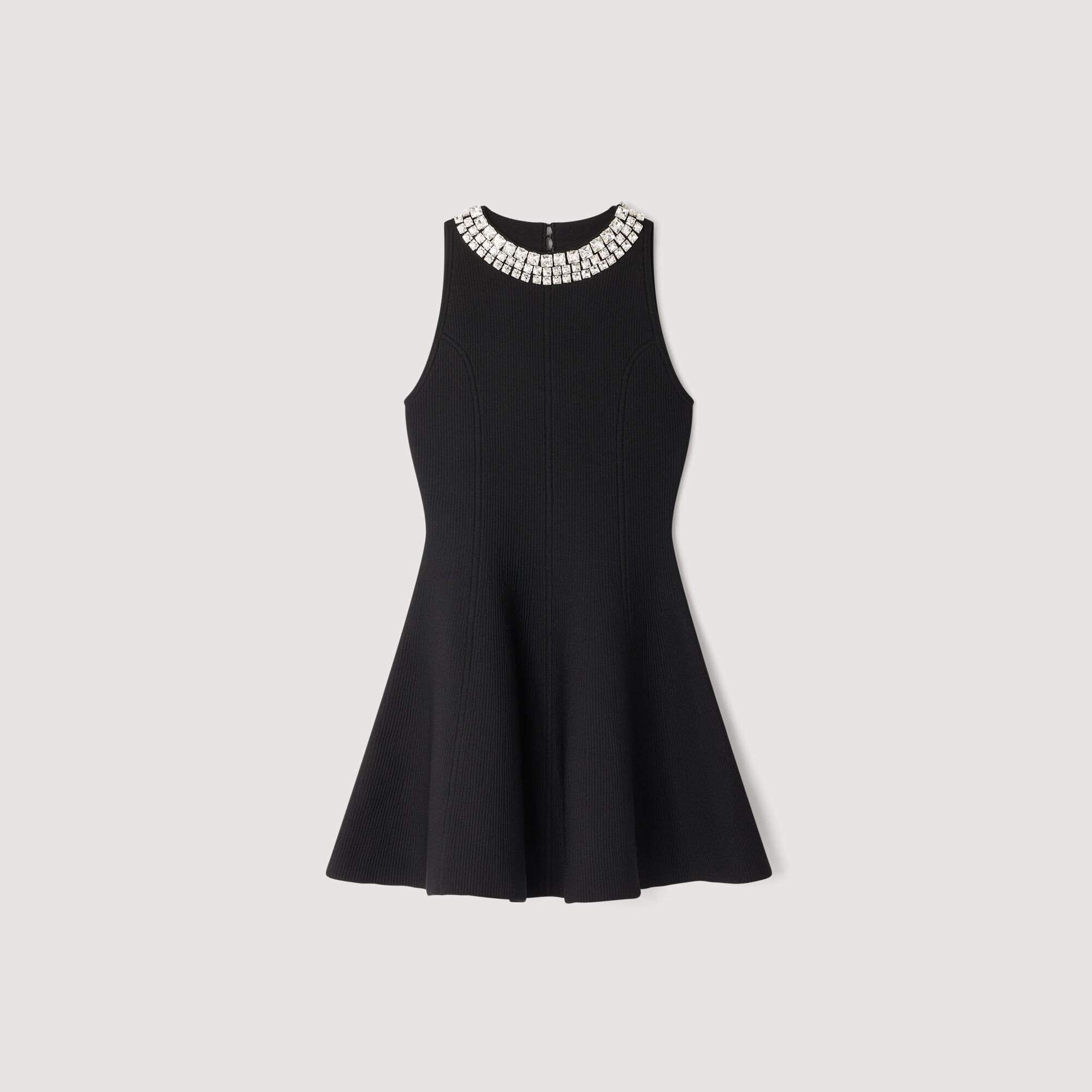 Short dress with pearl collar