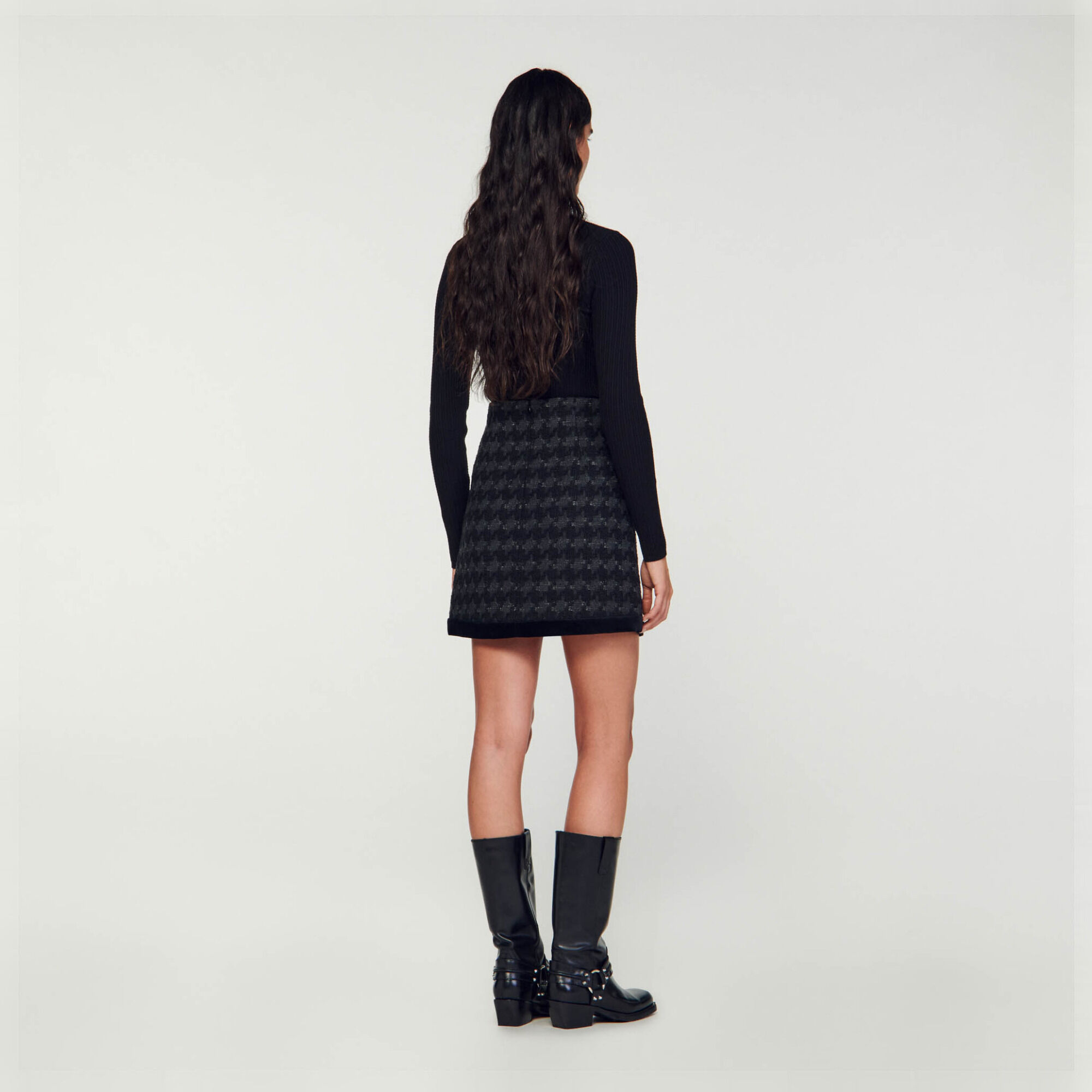 Houndstooth tweed short skirt