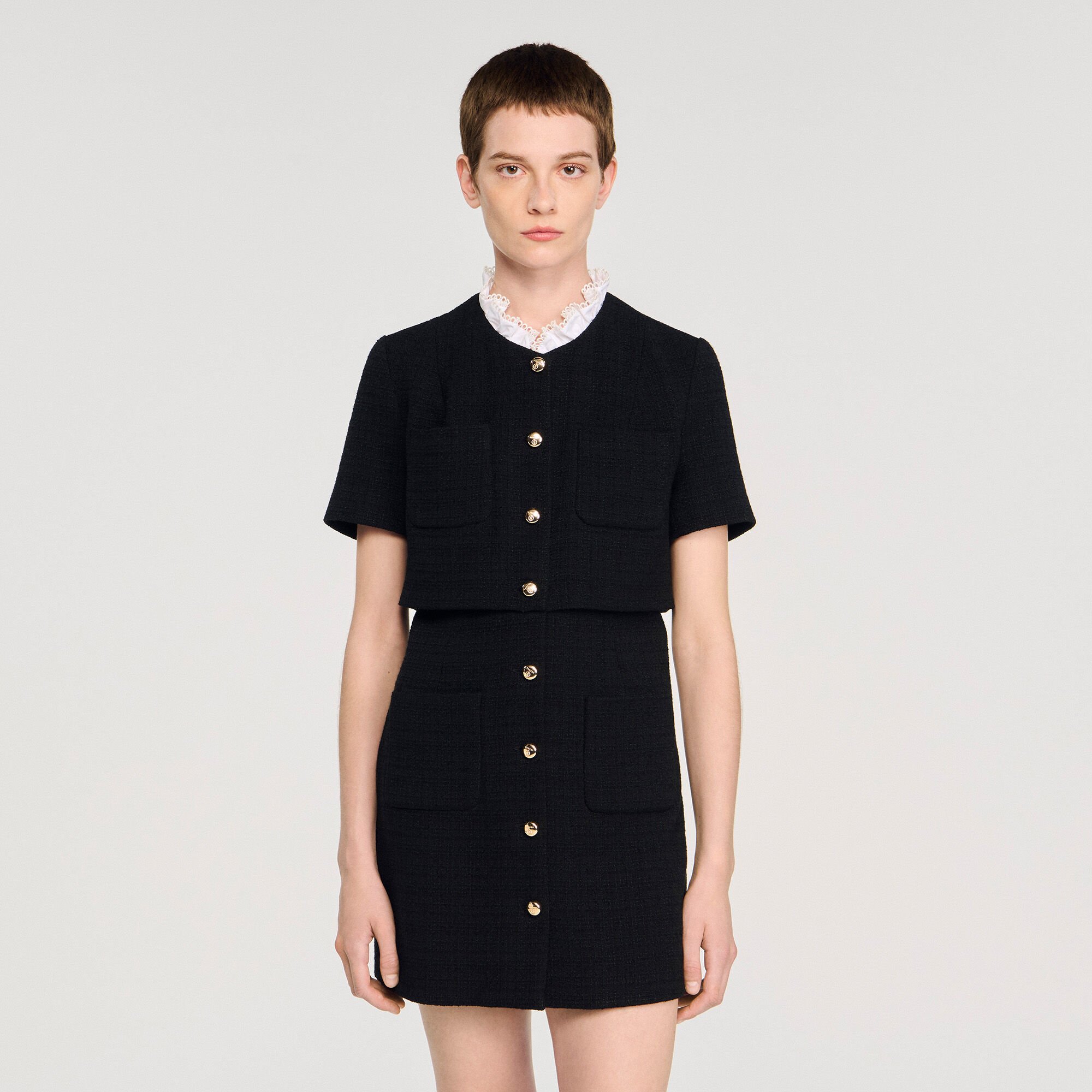 Short dress with detachable collar