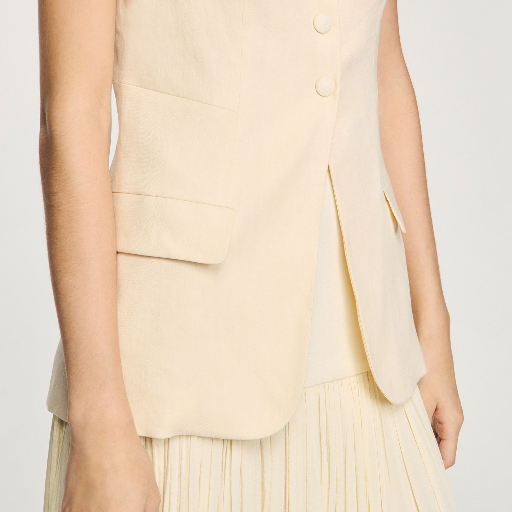 Sleeveless vest