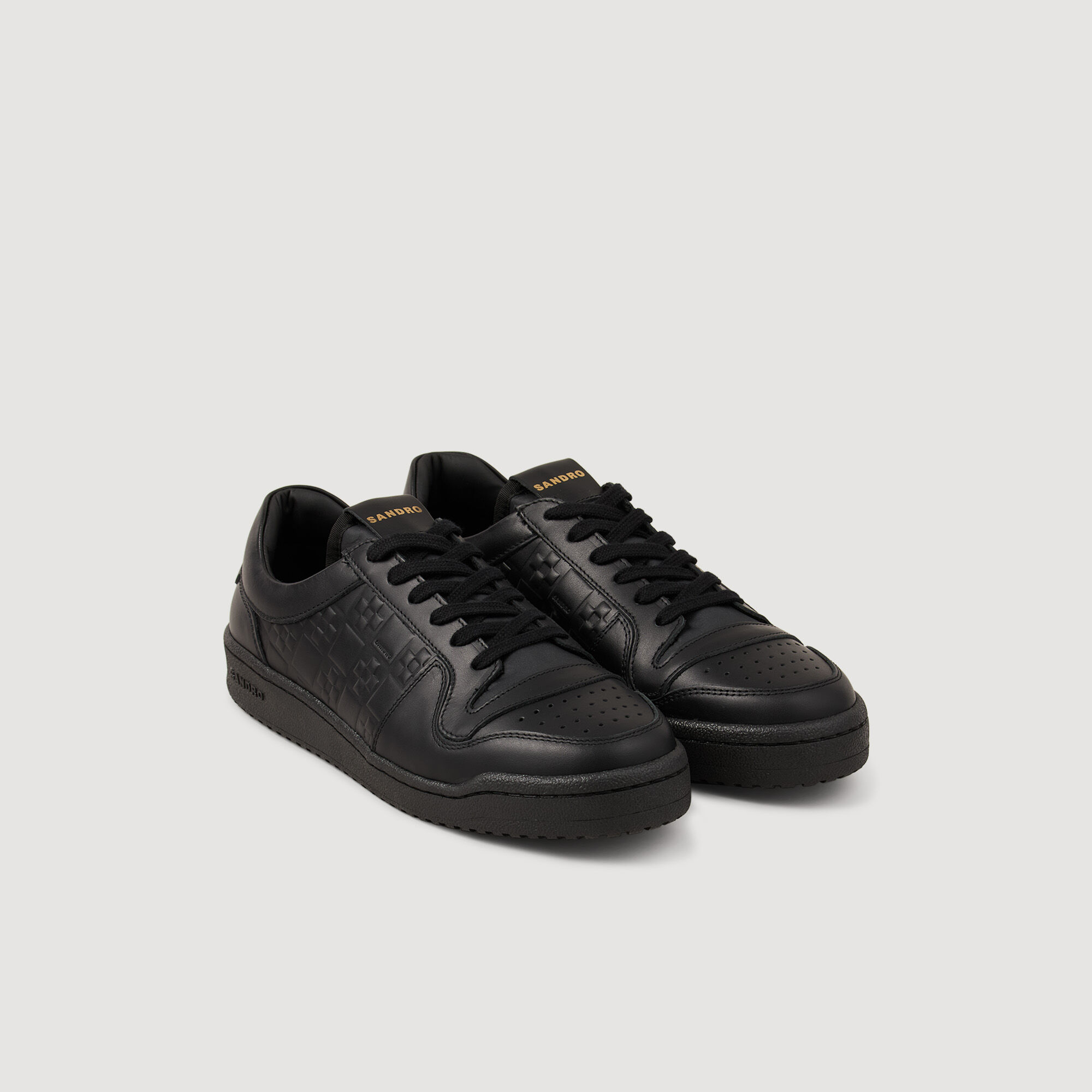 Low top leather trainers