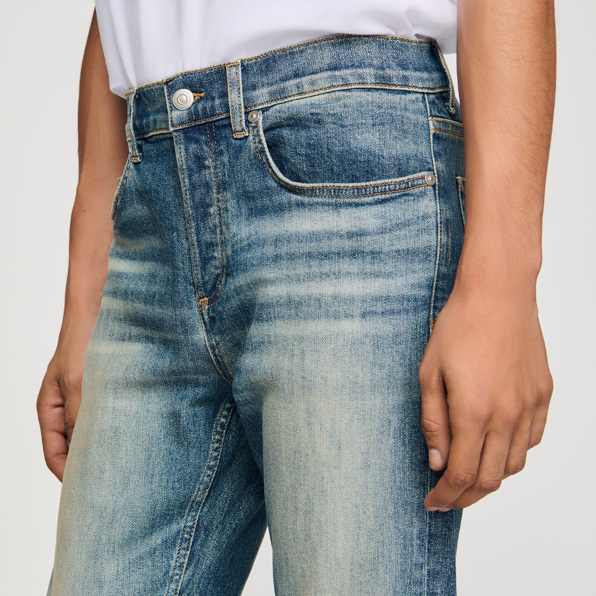 Slim-fit jeans