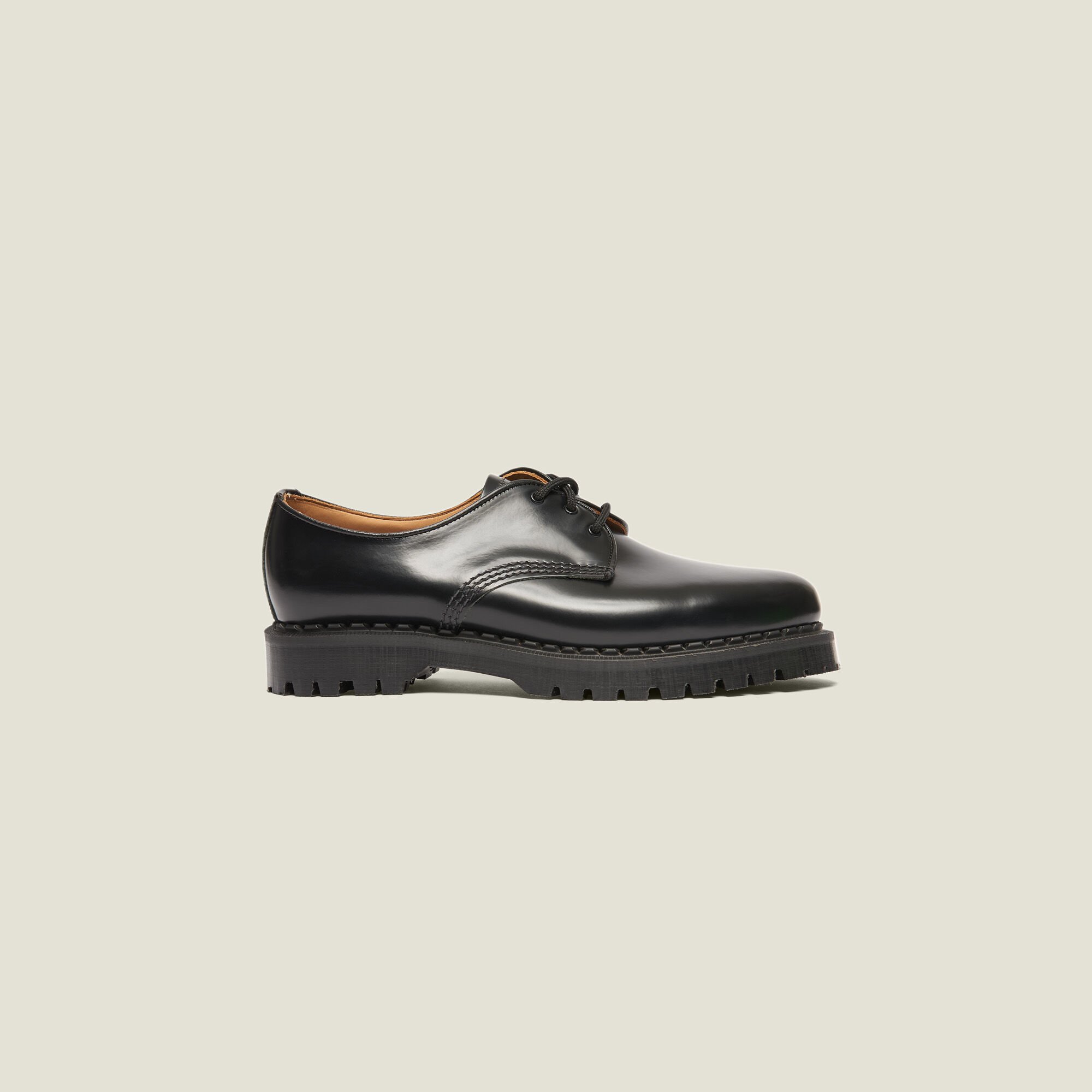 Derby shoe with studs