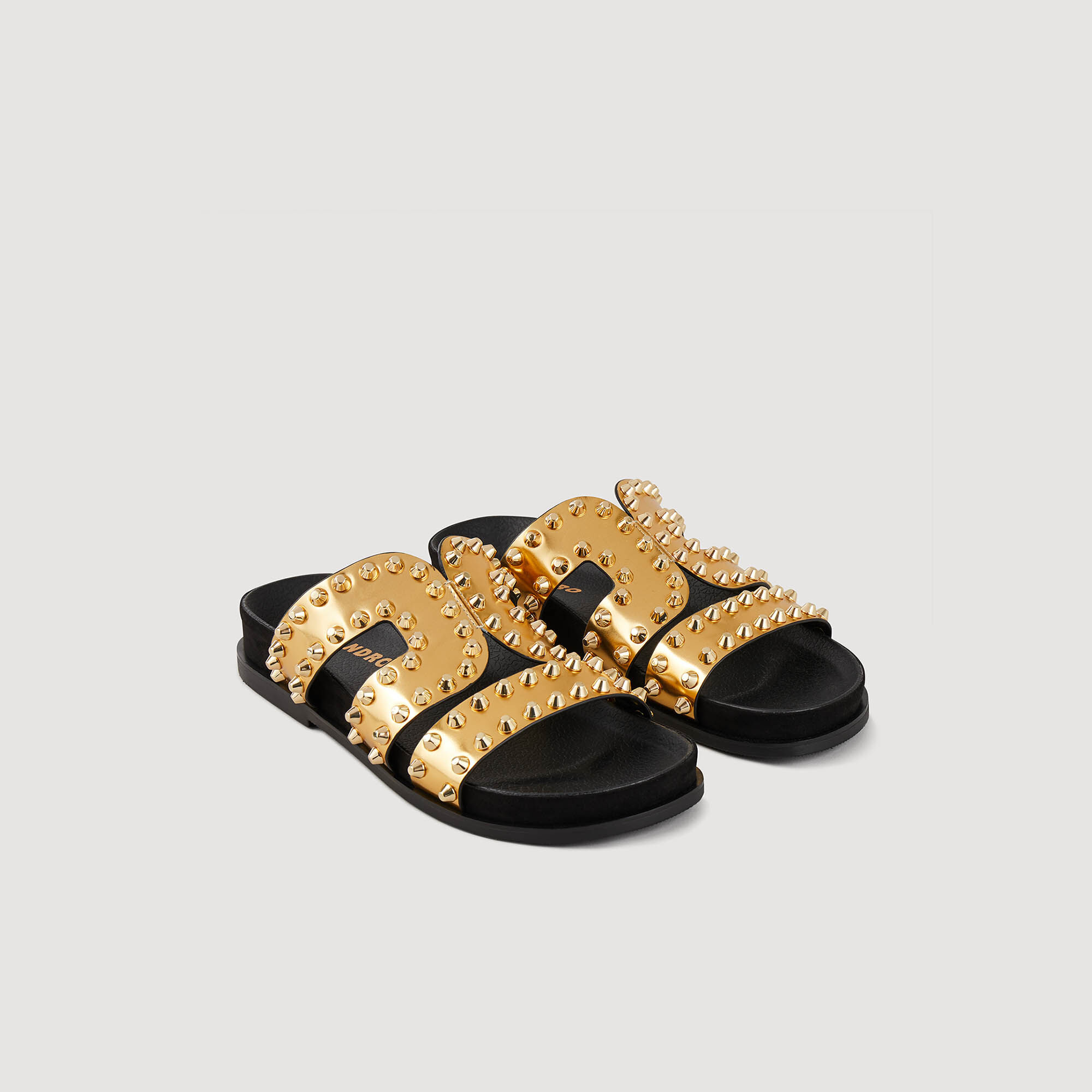 Flat rivet sandals