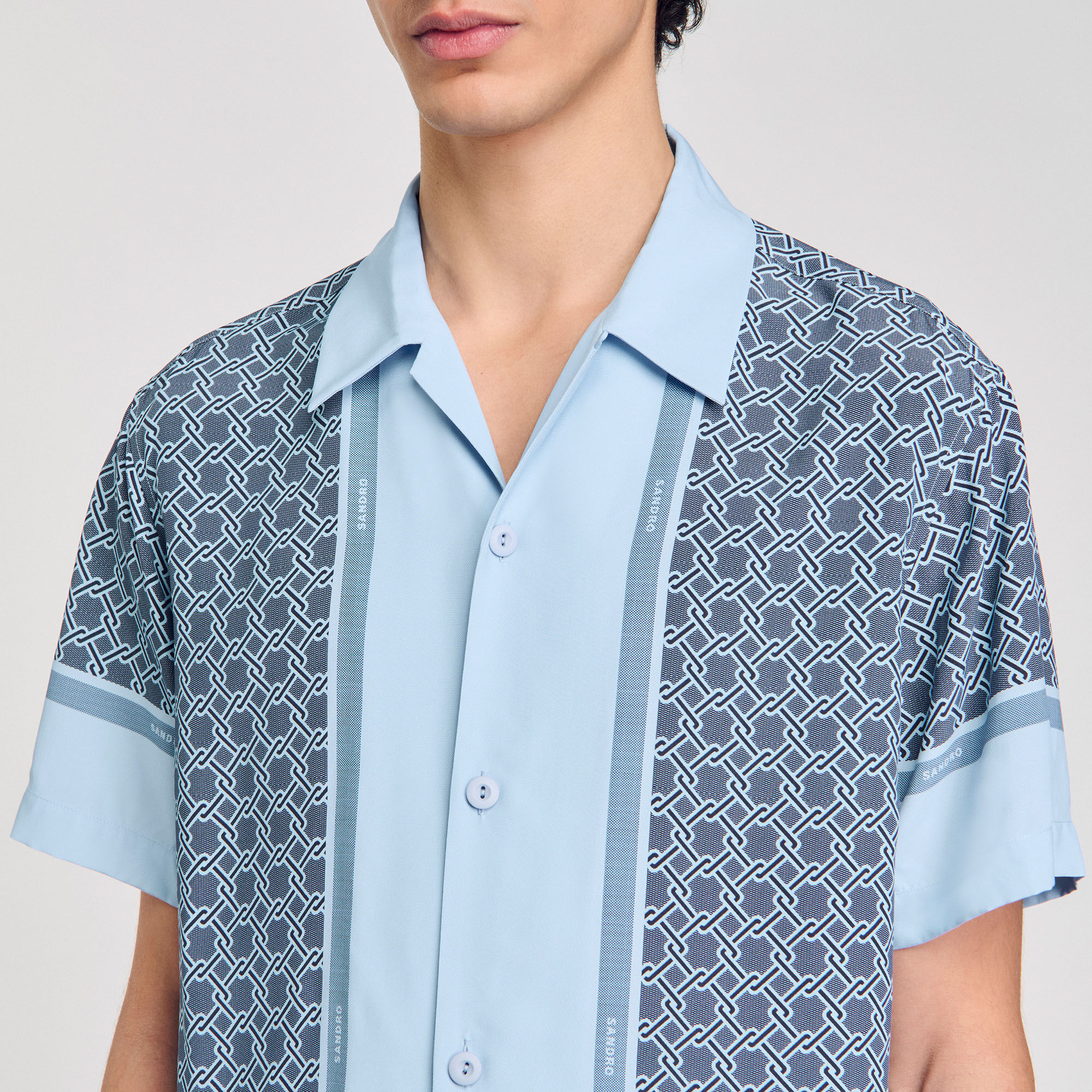 Short-sleeved patterned shirt