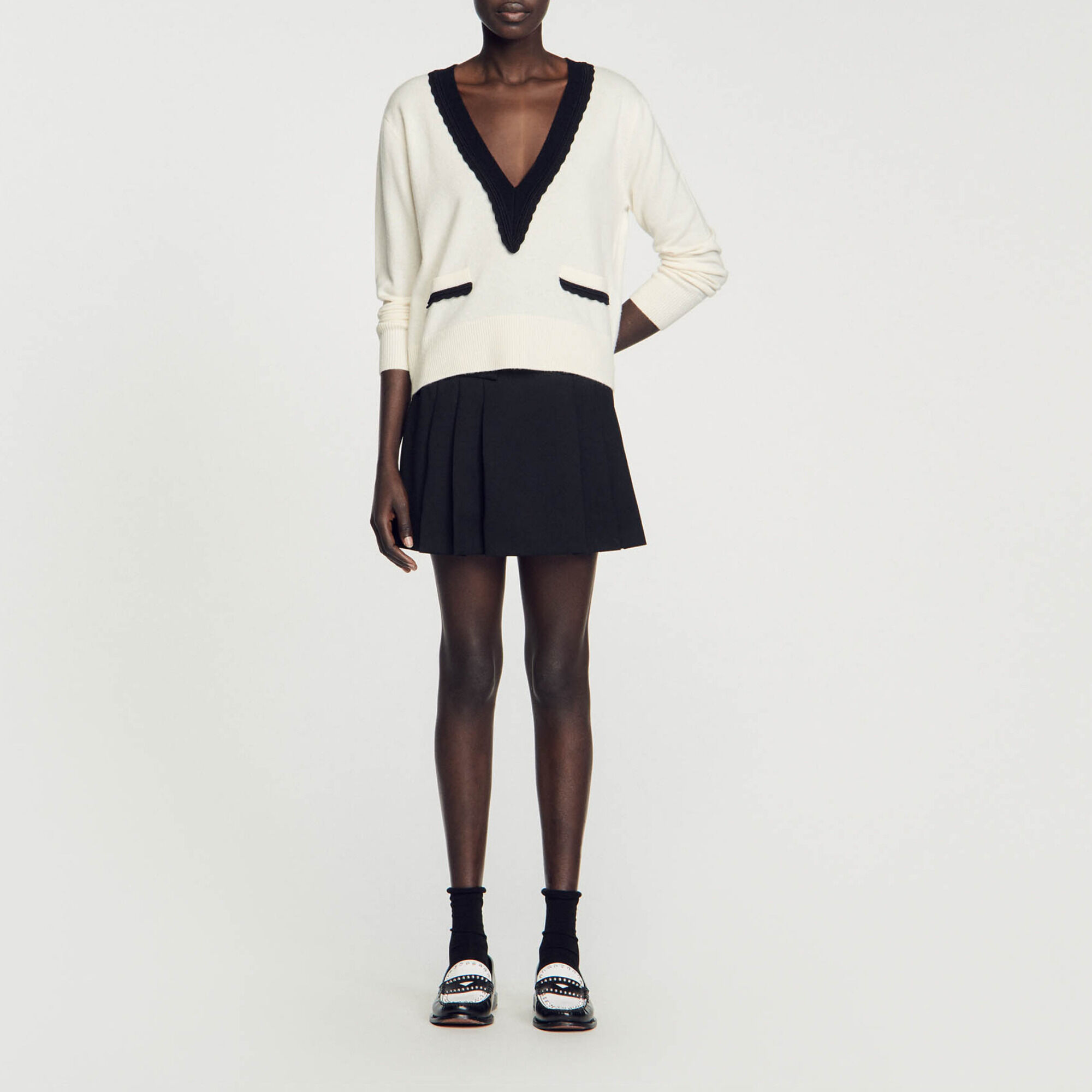 Two-tone V-neck wool jumper