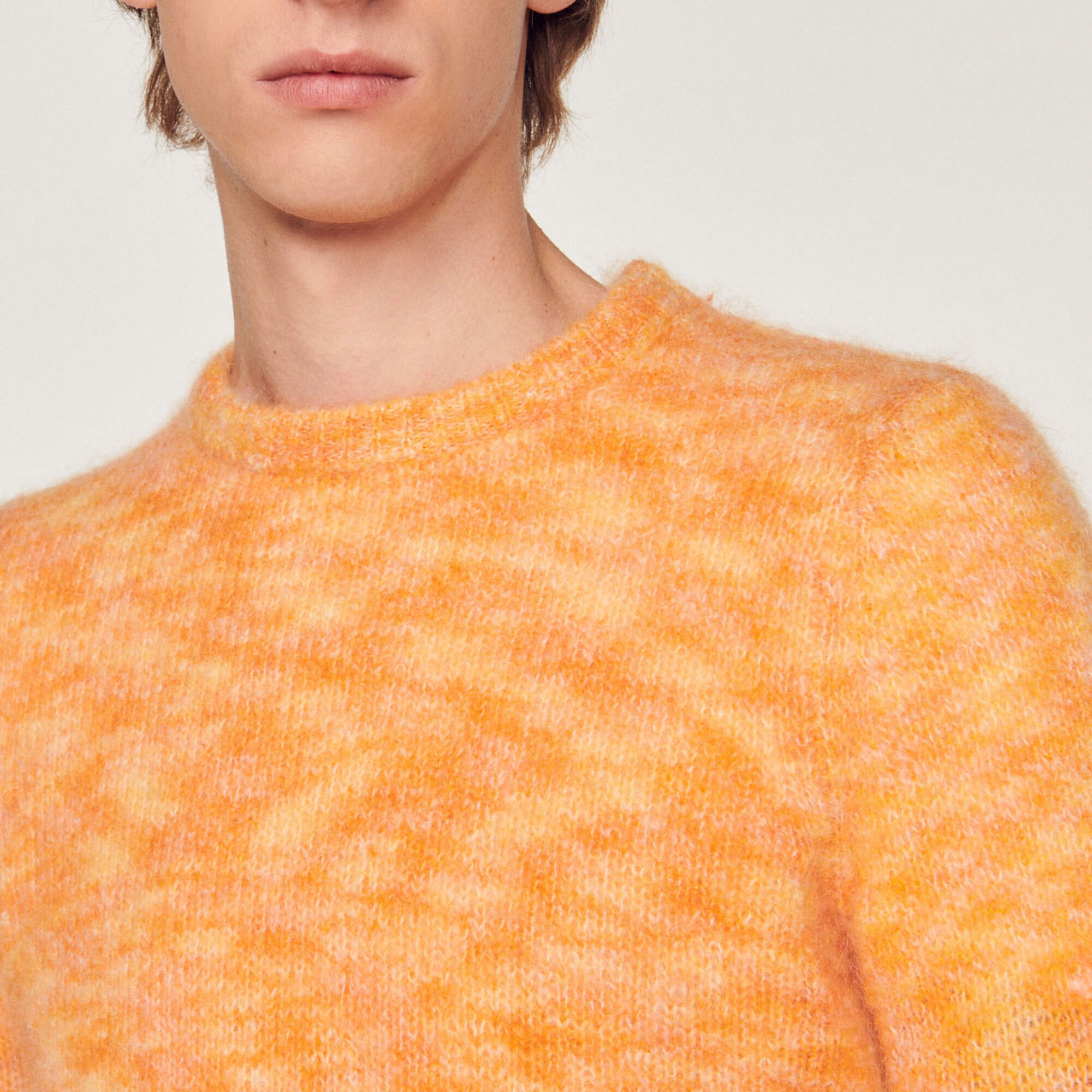Round neck wool sweater
