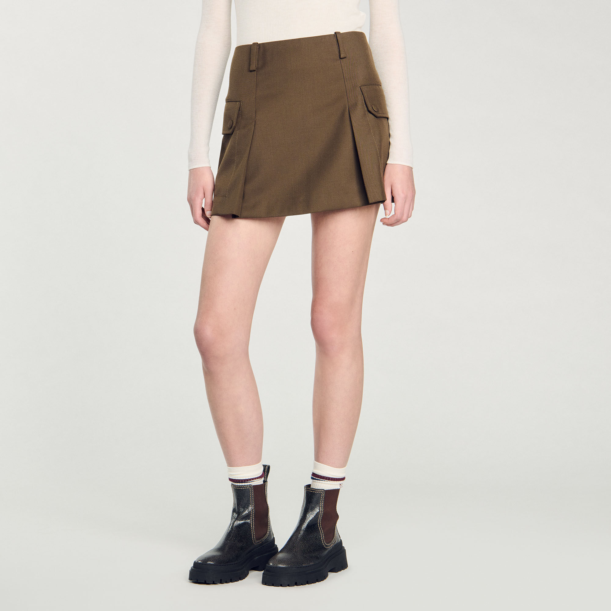 Short skirt with pockets