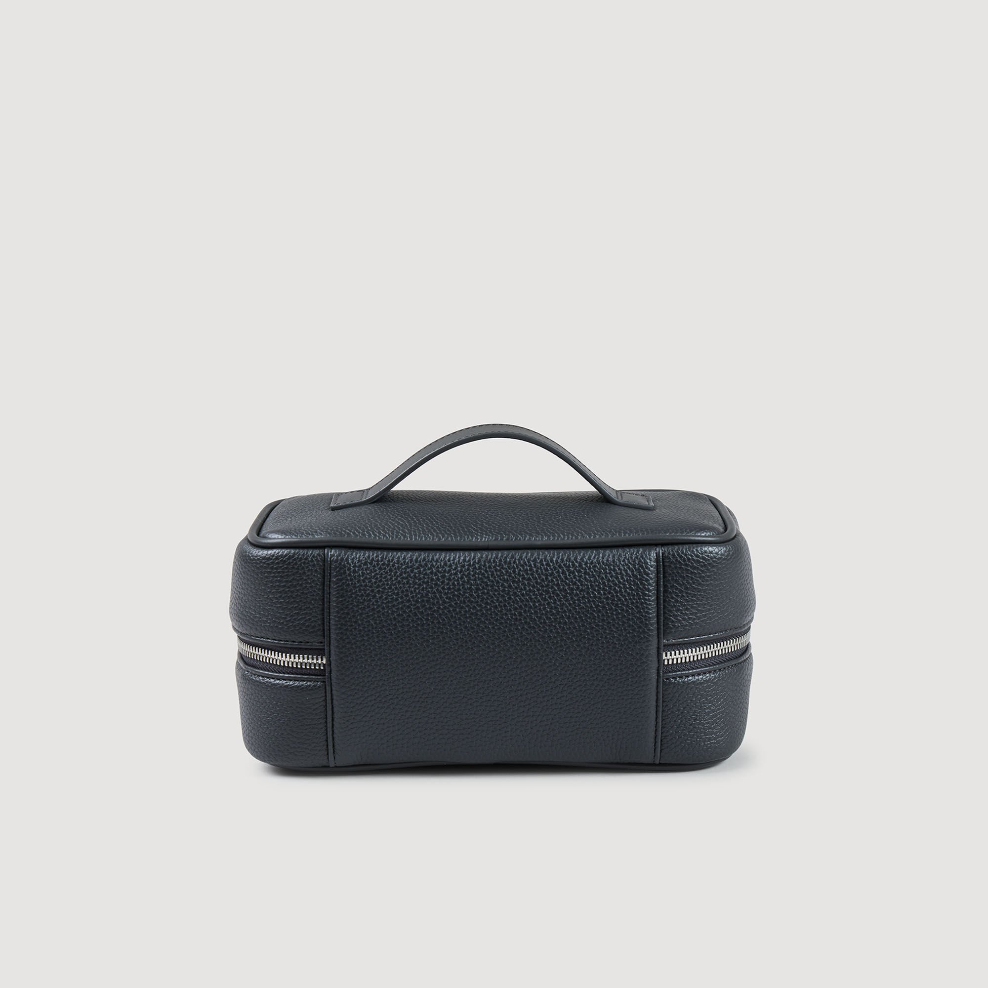 Toilet bag in grained fabric