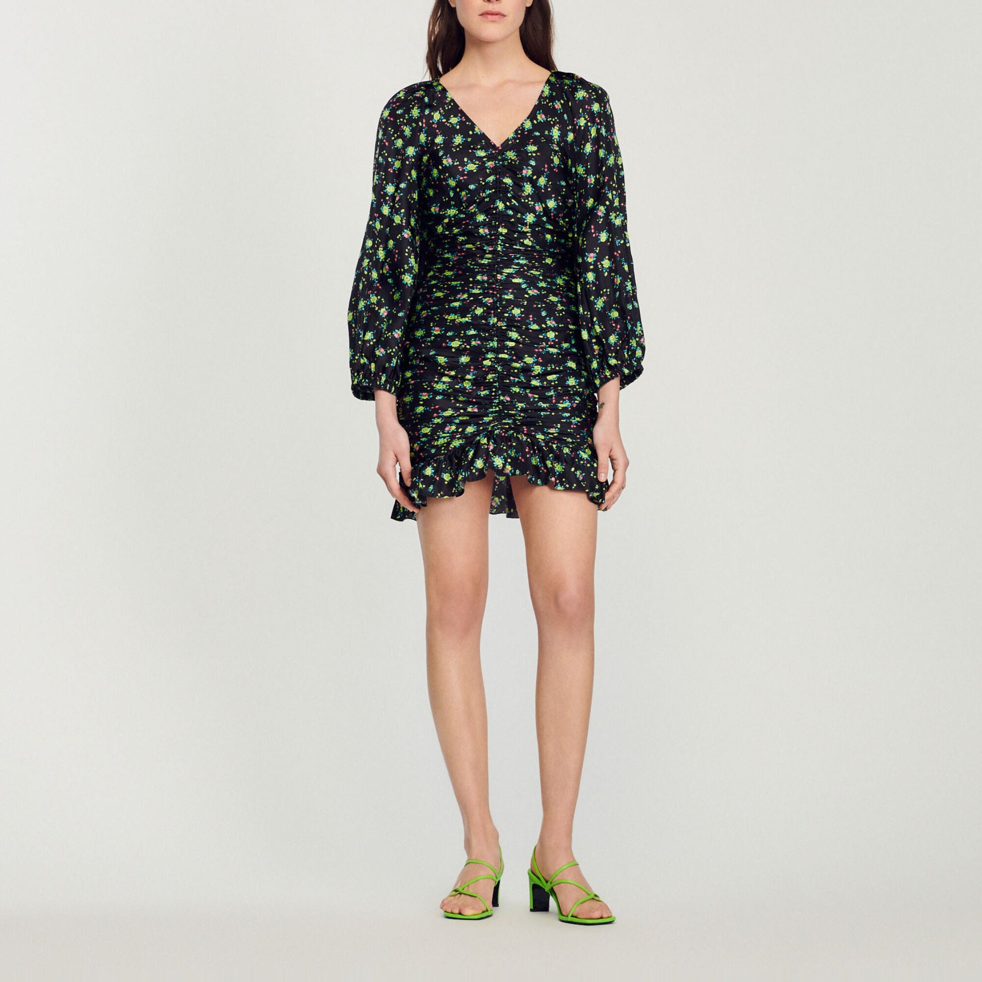 Short gathered dress with a floral print