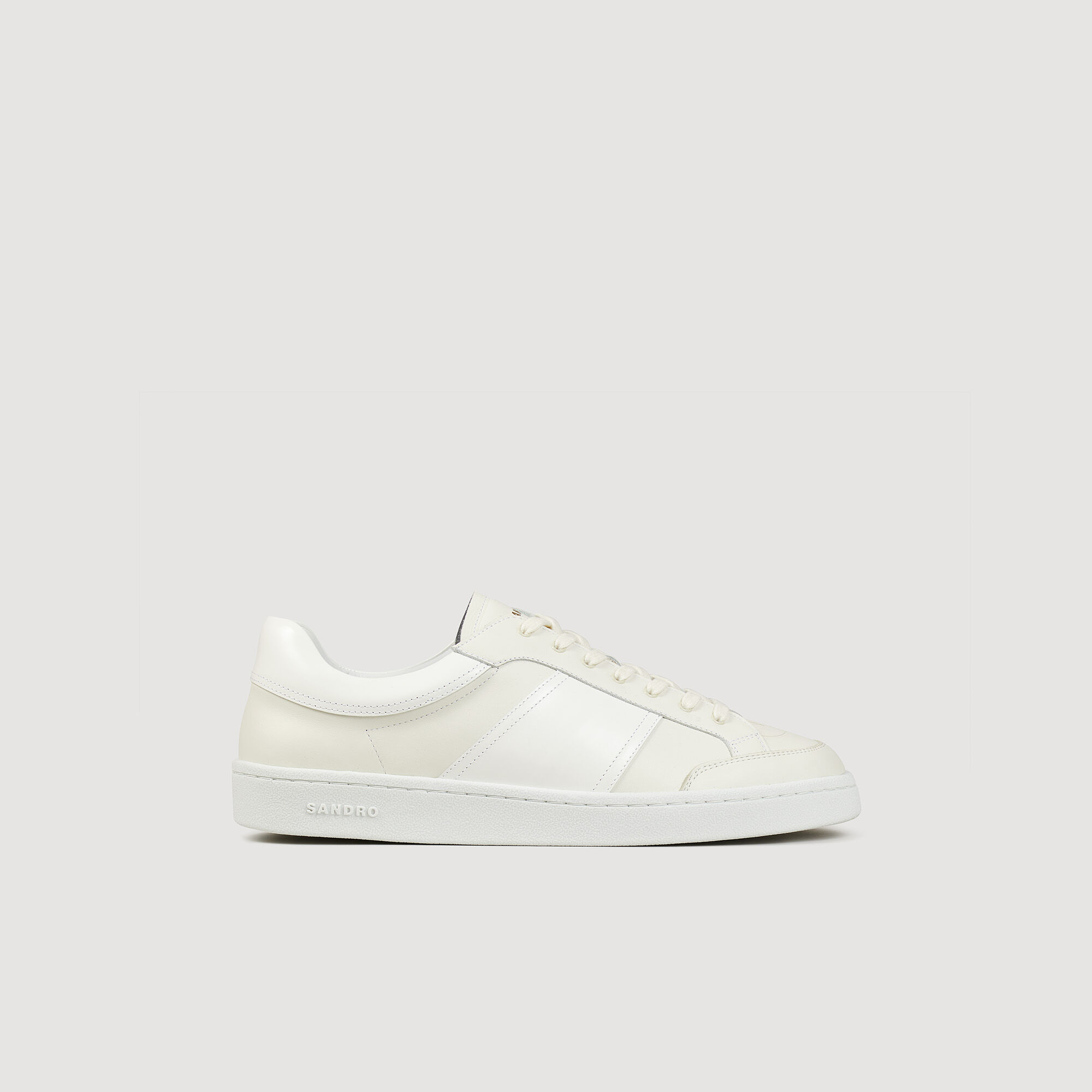 Low-top trainers