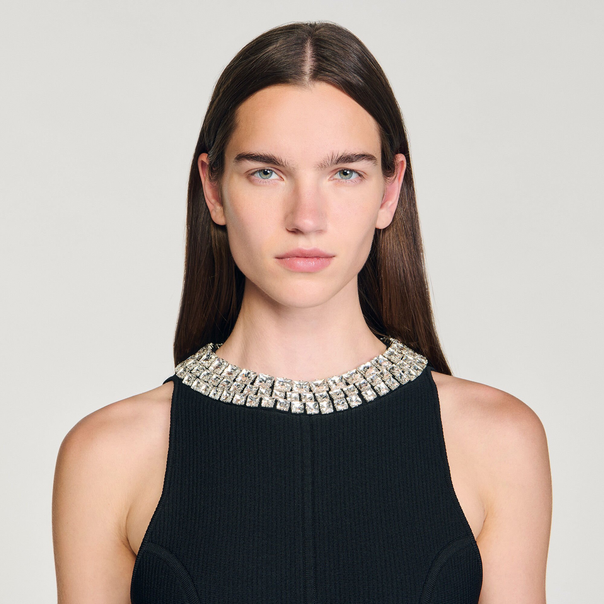 Short dress with pearl collar