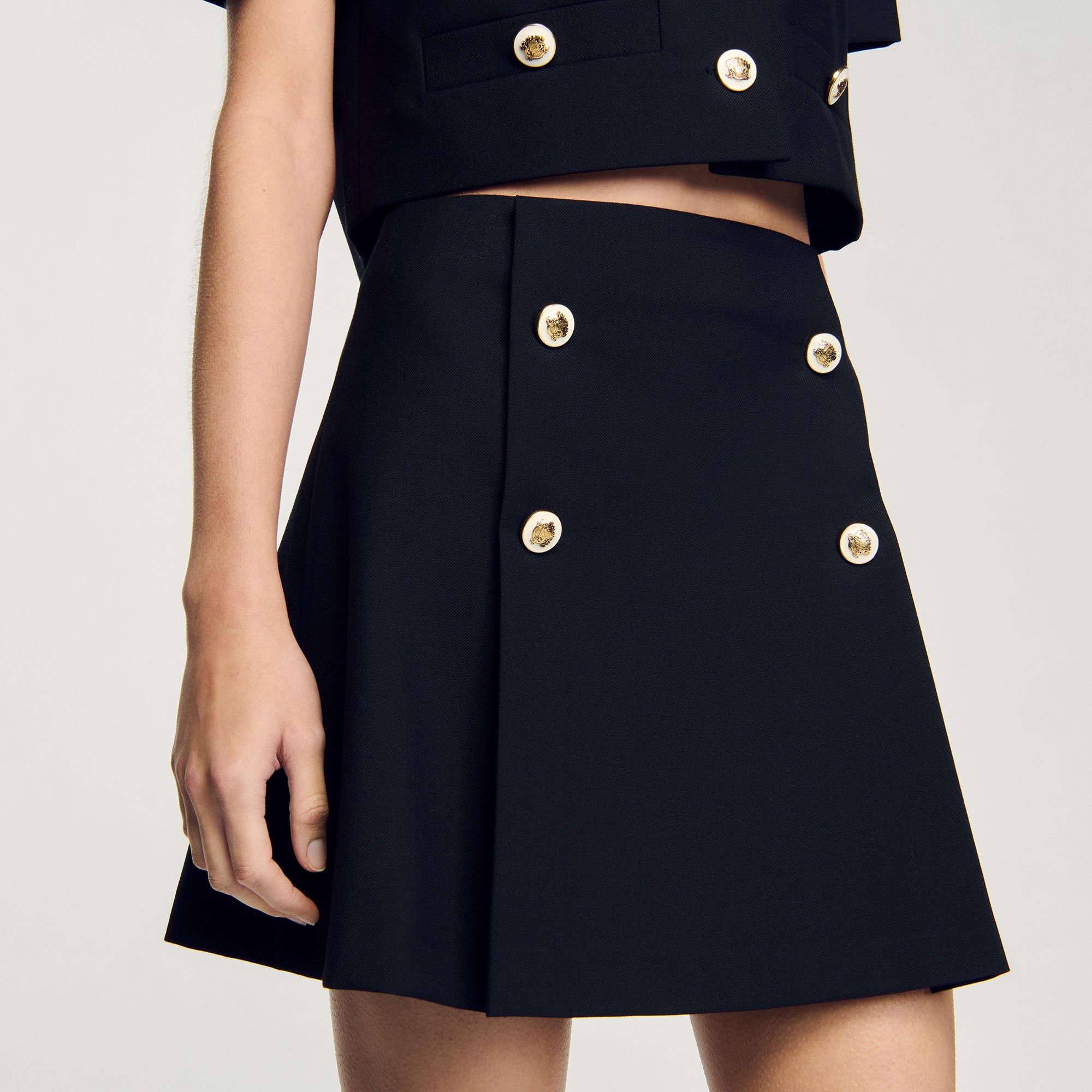 Short pleated skirt