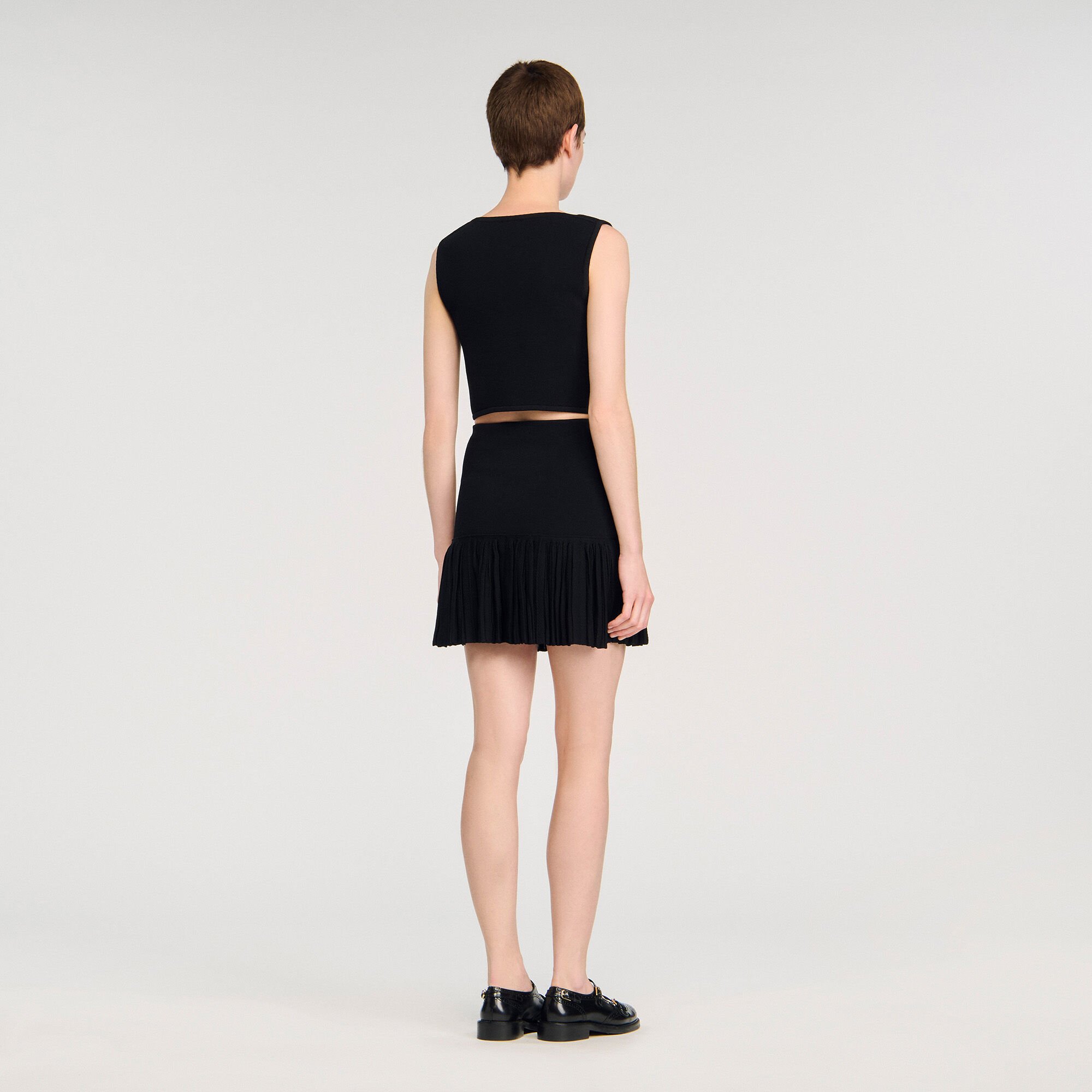 Short pleated knit skirt