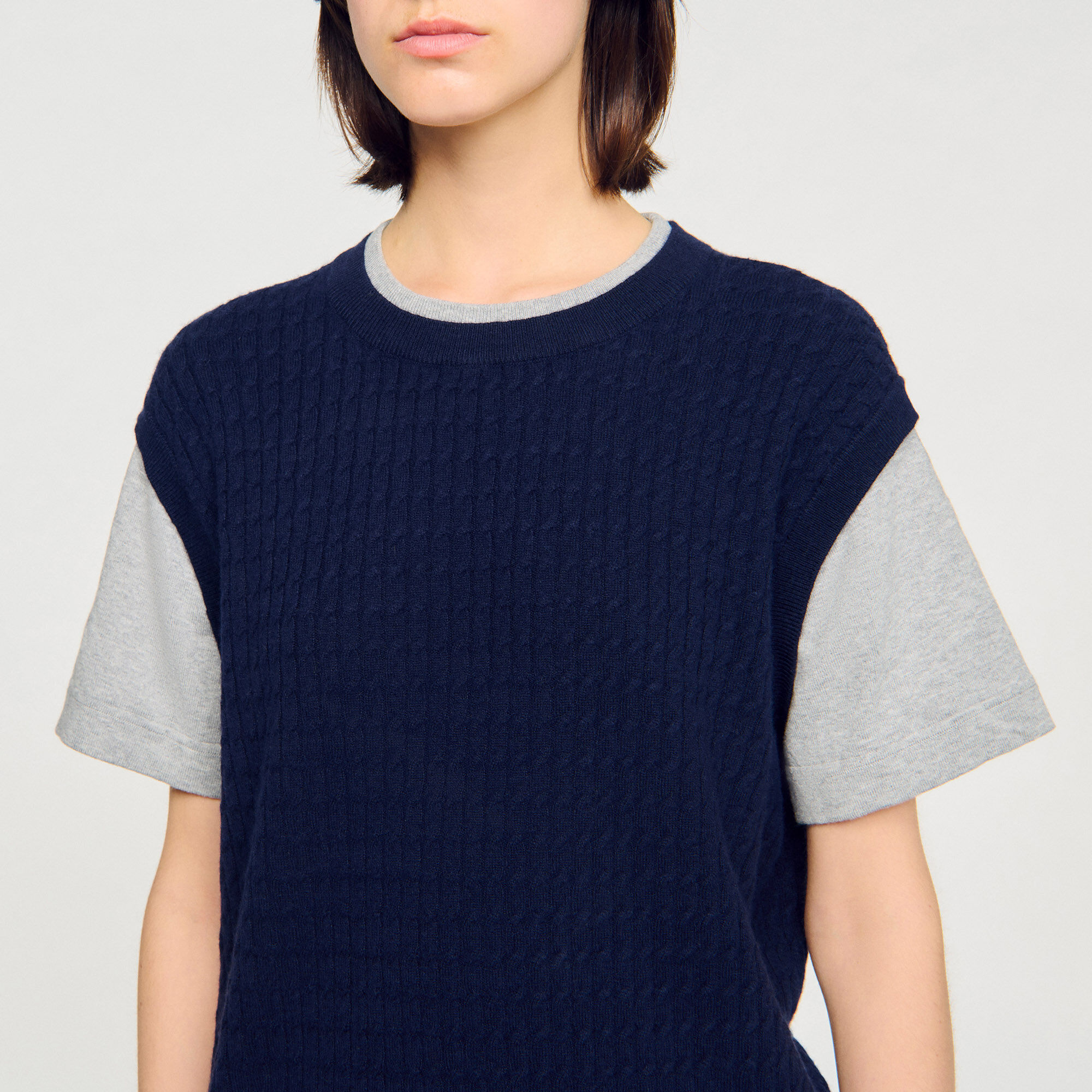 Dual-material knit jumper