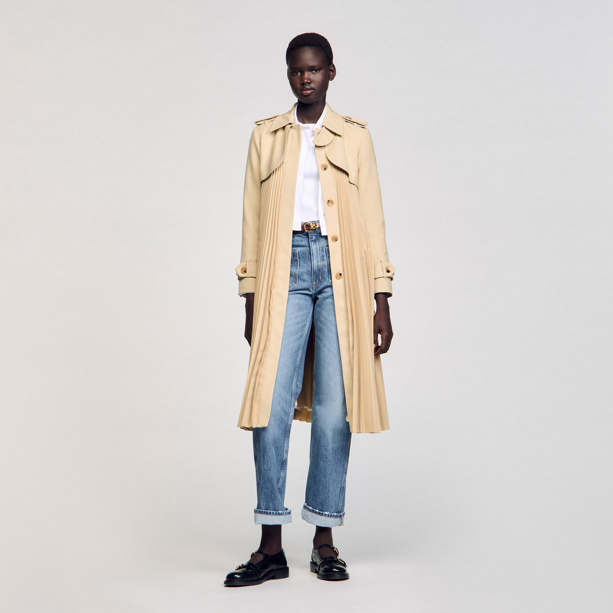 Pleated trench coat with belt