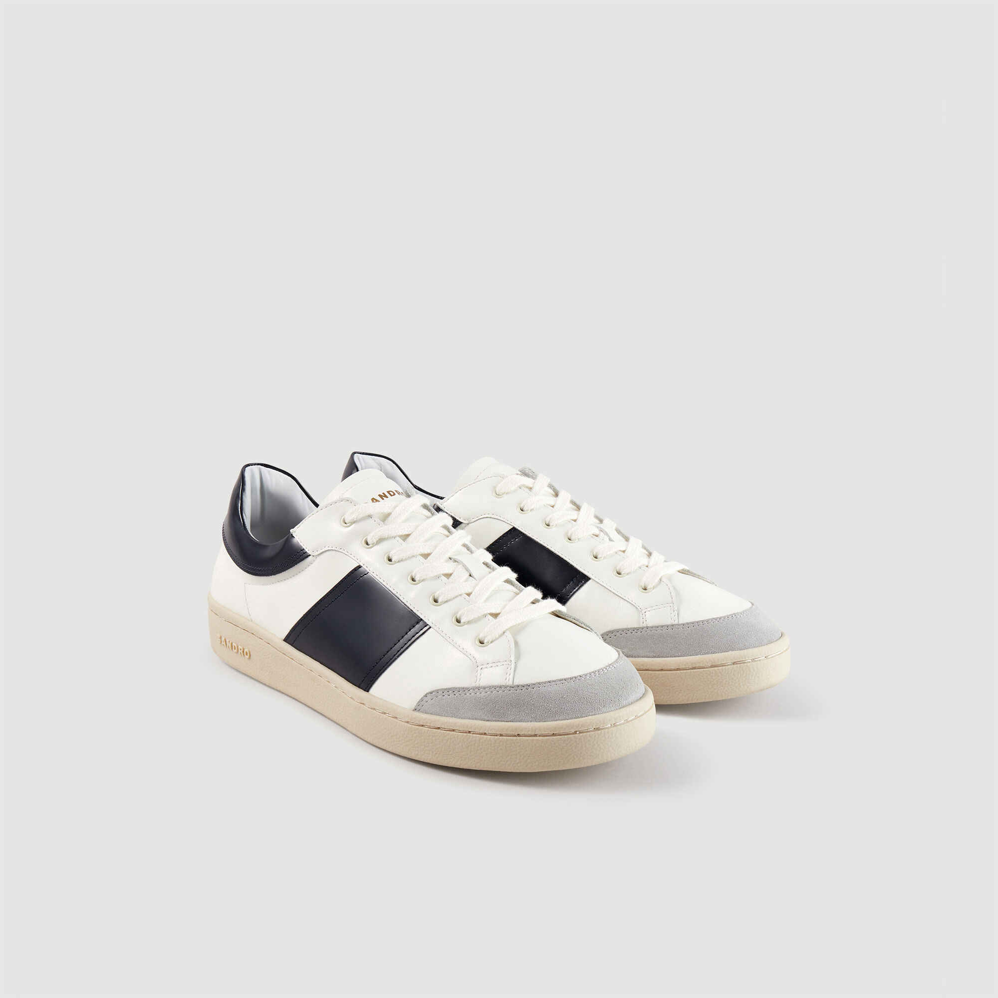 Low top sneakers