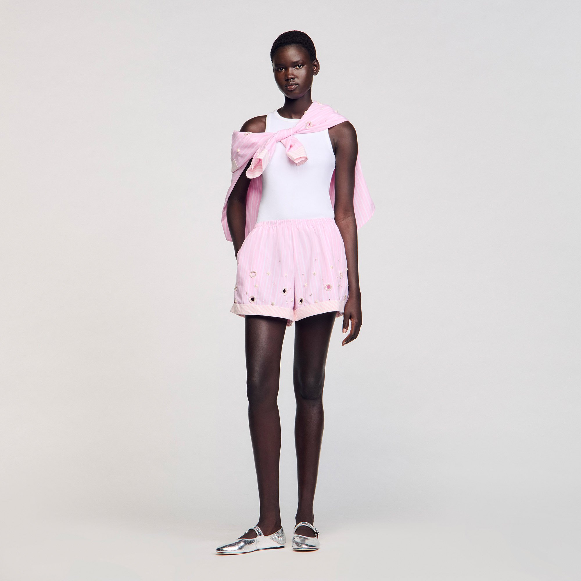 フランス発 Sandro レイヤー 可愛い ストライプ ショートパンツ SANDRO ストライプ ショートパンツ | ホワイト | FARFETCH JP