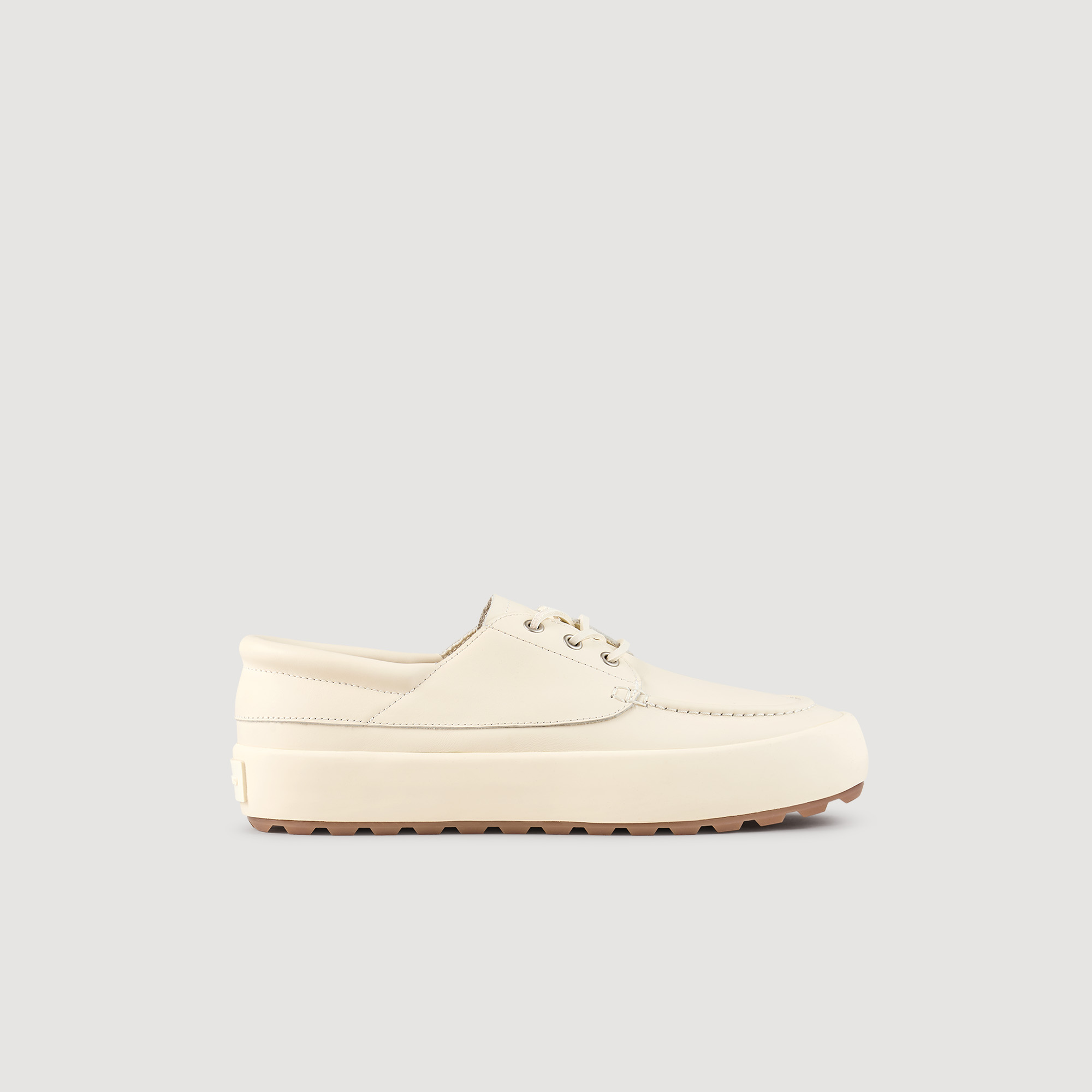 Leather boat shoes white / beige for Men | Sandro Paris